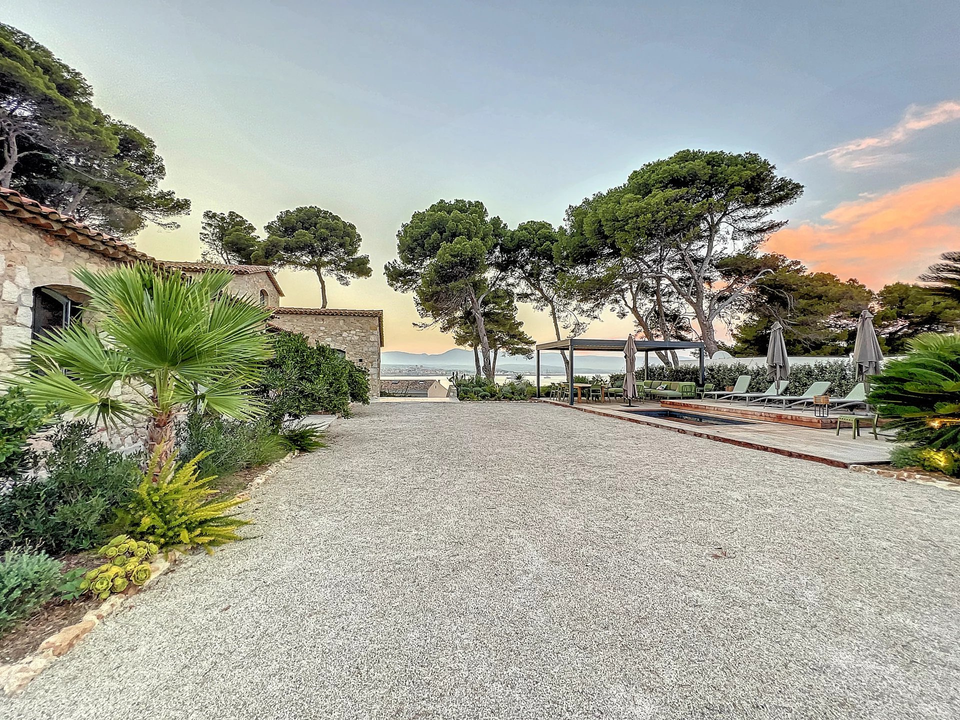 Villa en location saisonnière au Cap d'Antibes