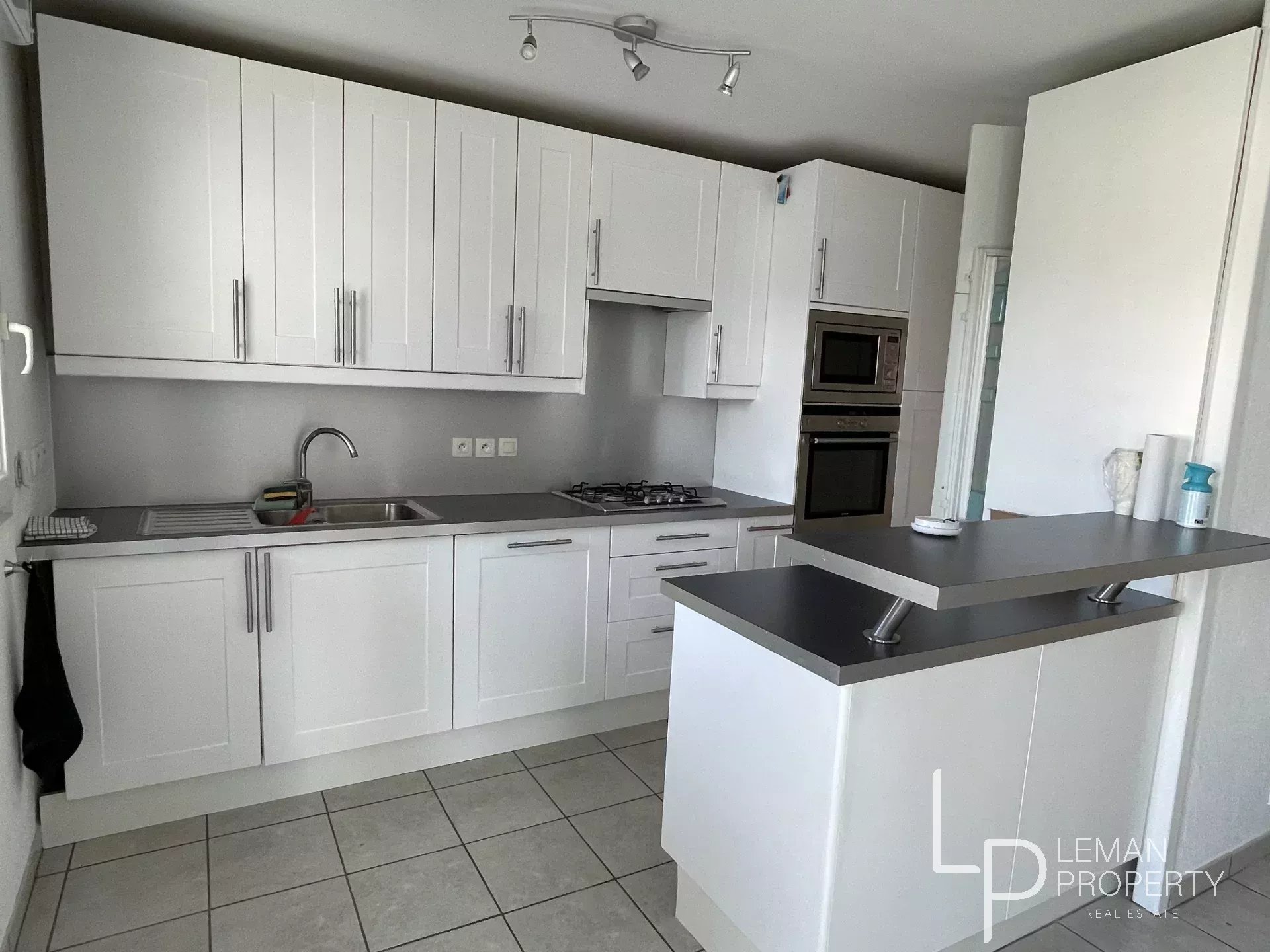  disponible à la vente à 