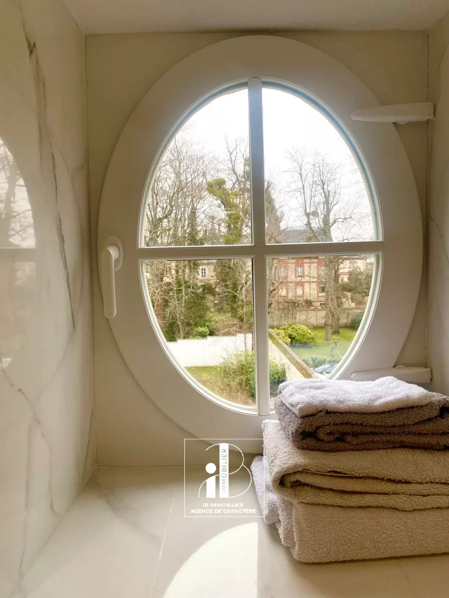 FONTAINEBLEAU NEAR CITY CENTER - INTERNATIONAL COLLEGE AND LYCÉE - PRIVATE Mansion XVIIIth.