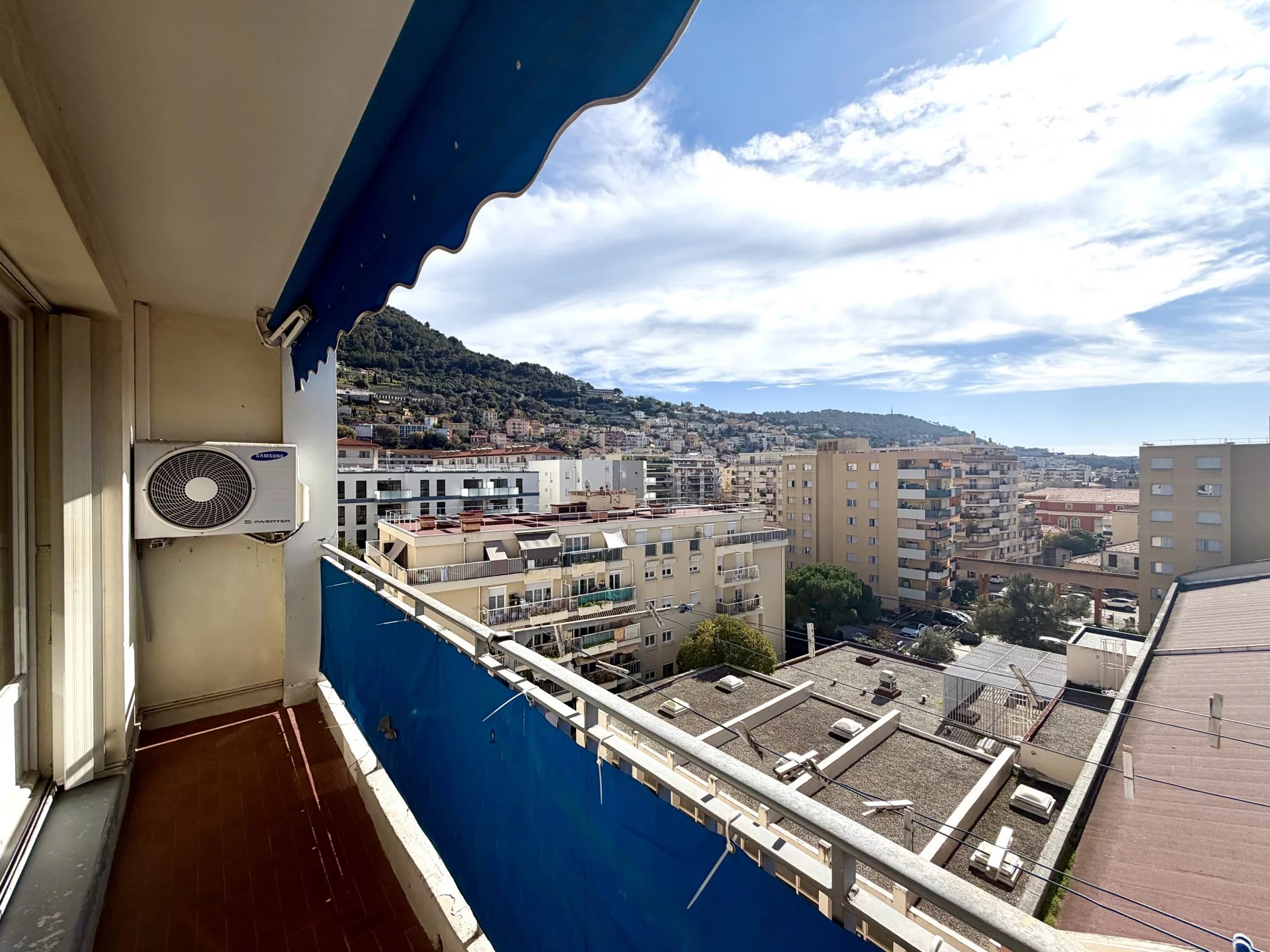 ST ROCH - 2 PIÈCES - TERRASSE - ETAGE ELEVE