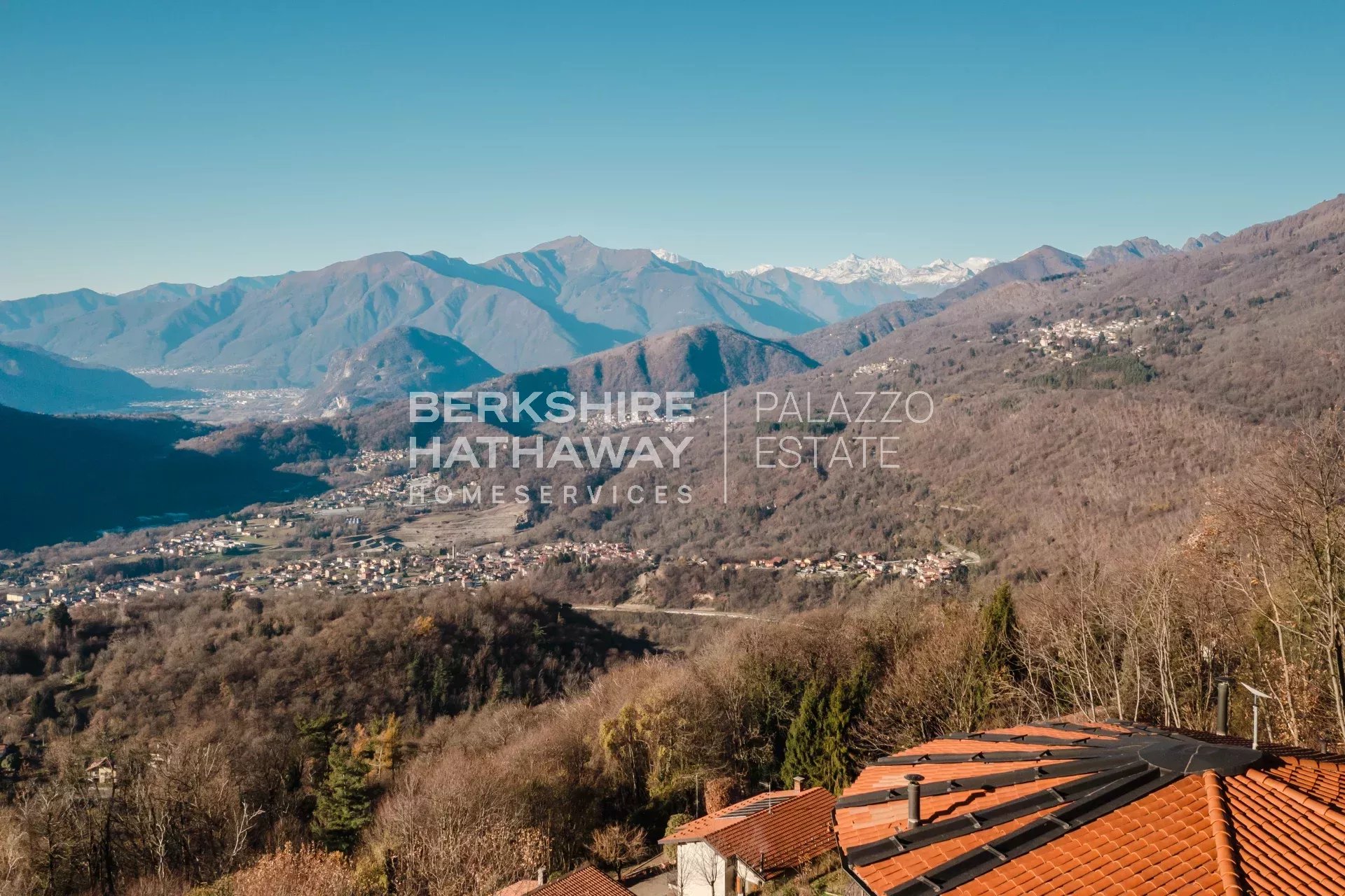 Villa moderna di lusso con vista panoramica sul Lago Maggiore e sulle Alpi
