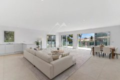 New Elegant house with sea view close to the port — photo 1 of 7