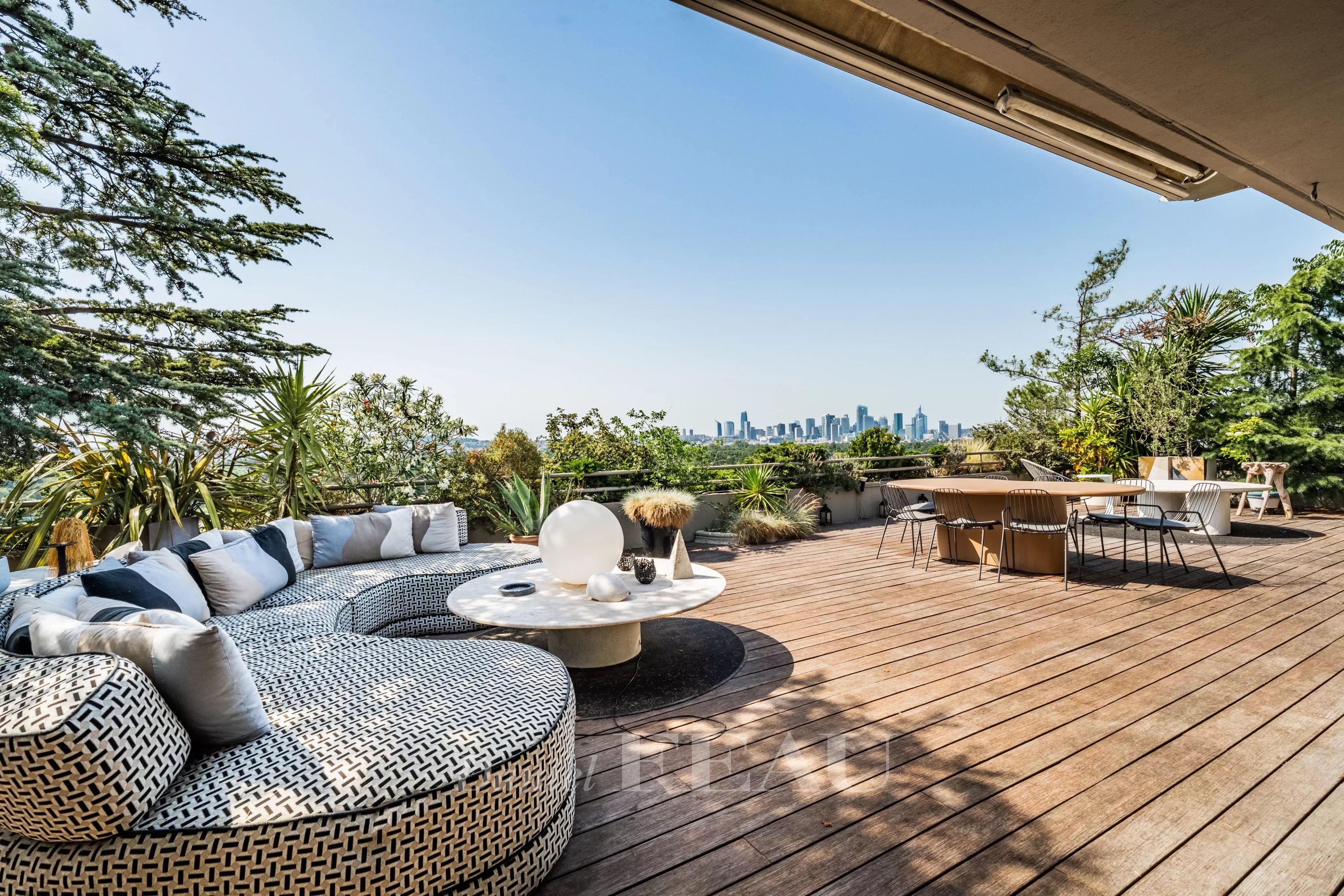 Paris 16eme - Raffet/Montmorency - Penthouse 270 m² avec 150 m² de terrasses.