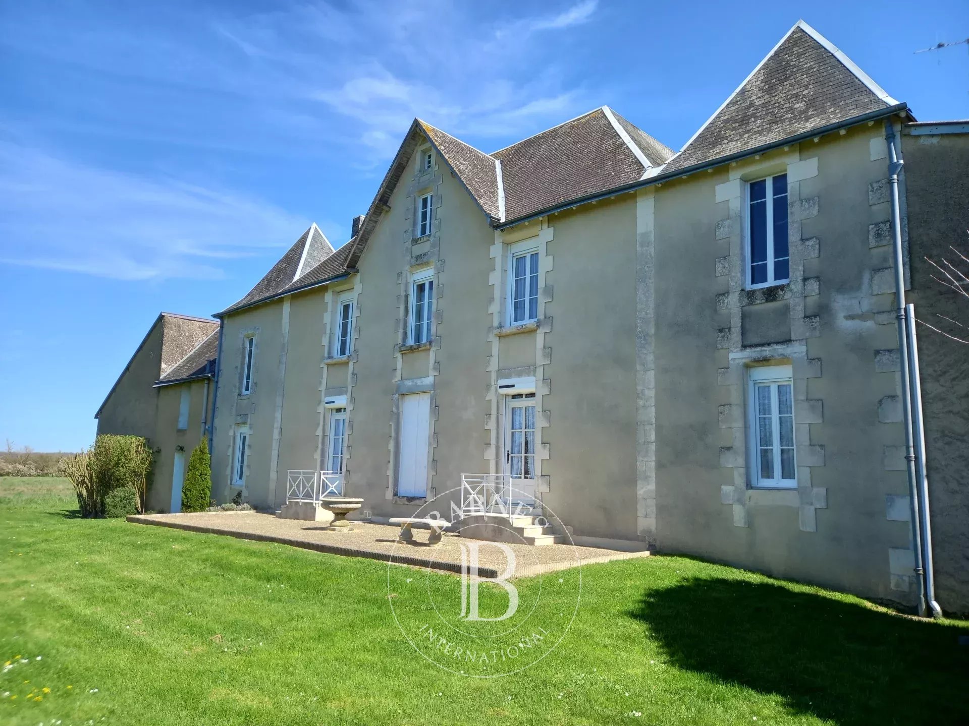 Maison Mirebeau  -  ref 8106298 (picture 3)