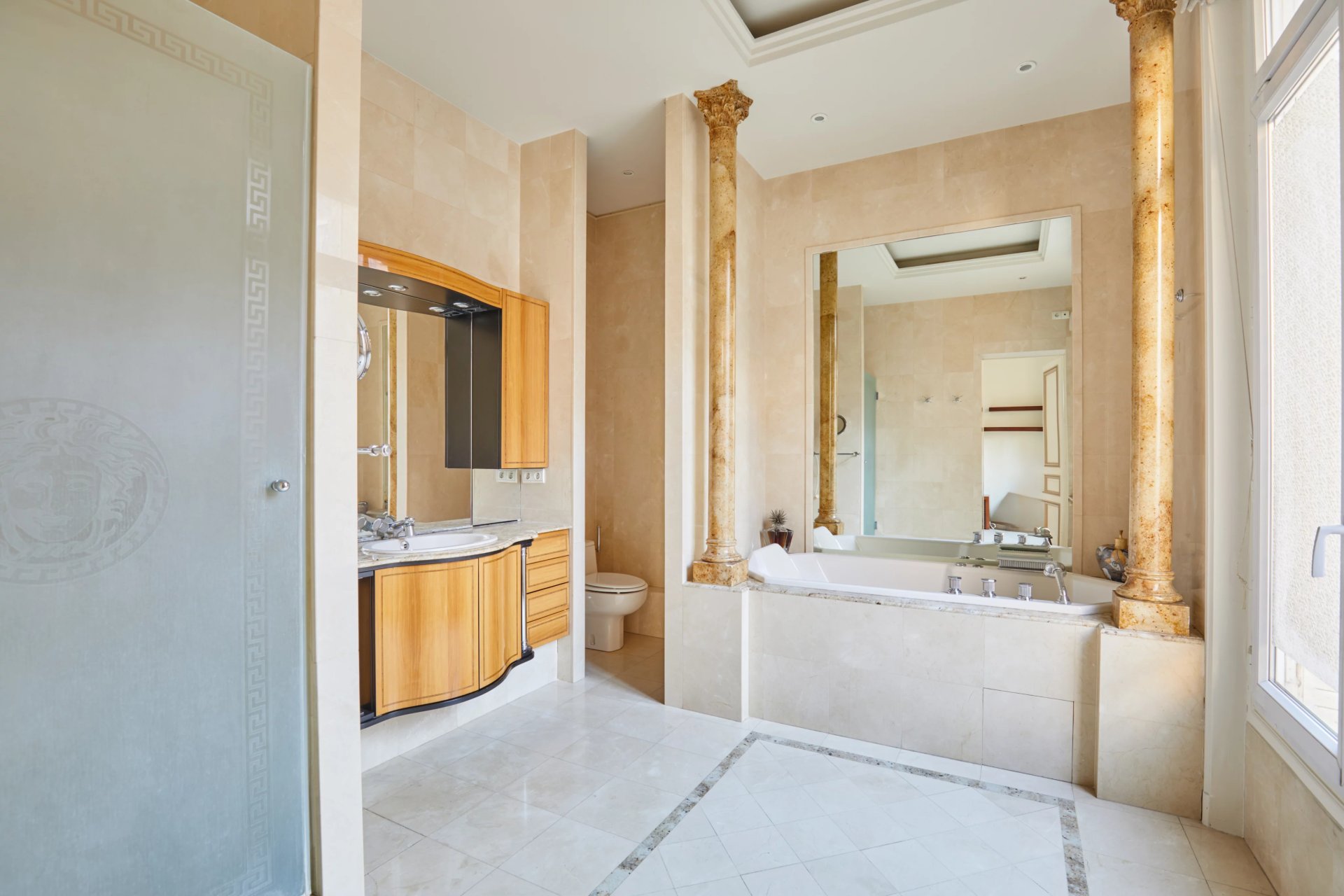 6 Bedroom Apartment/Flat's Image 11