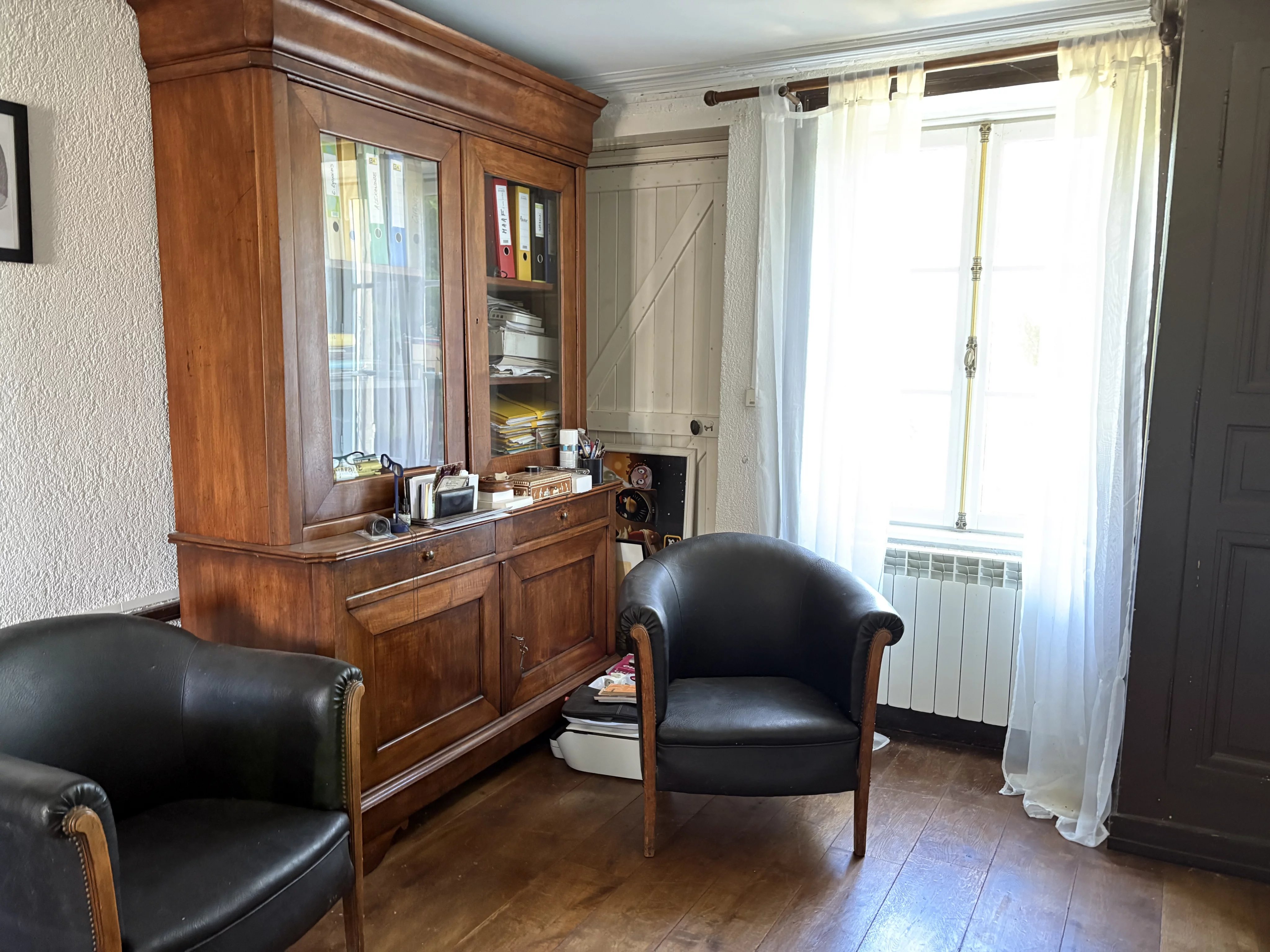 MAISON FAMILIALE DE CARACTÈRE AVEC PISCINE ET DE NOMBREUSES DÉPENDANCES — photo 16