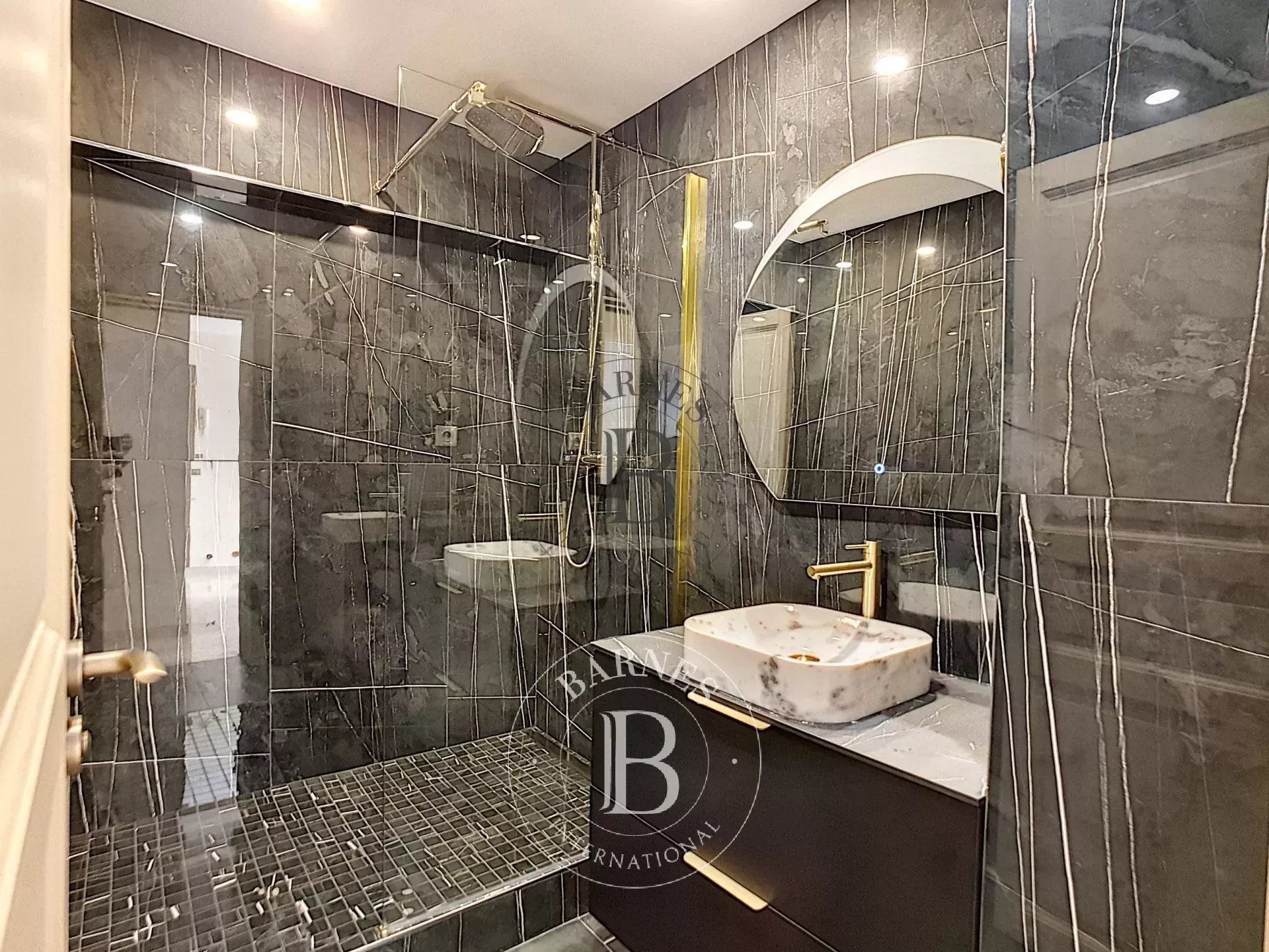 Daire Paris 8ème - picture 10