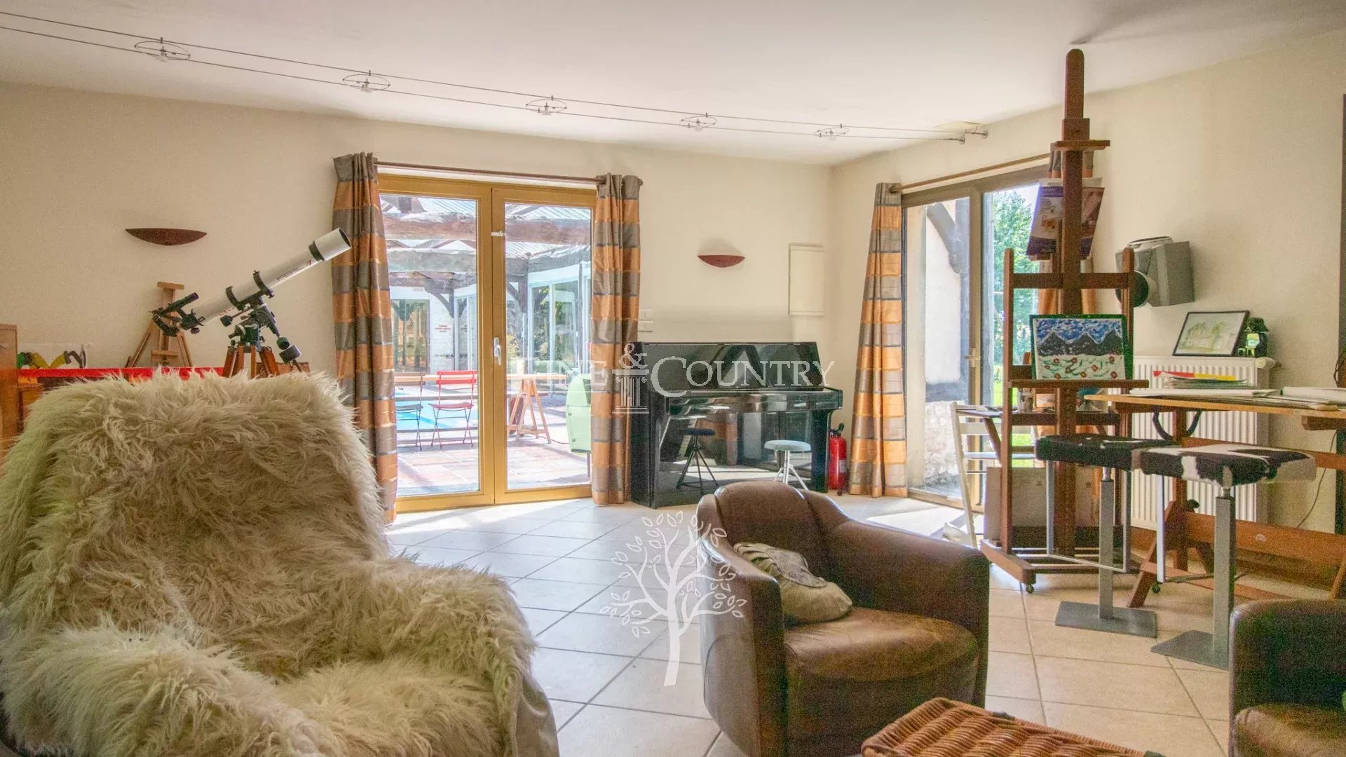 Photo of 7-room Thatched cottage for sale with covered heated swimming pool