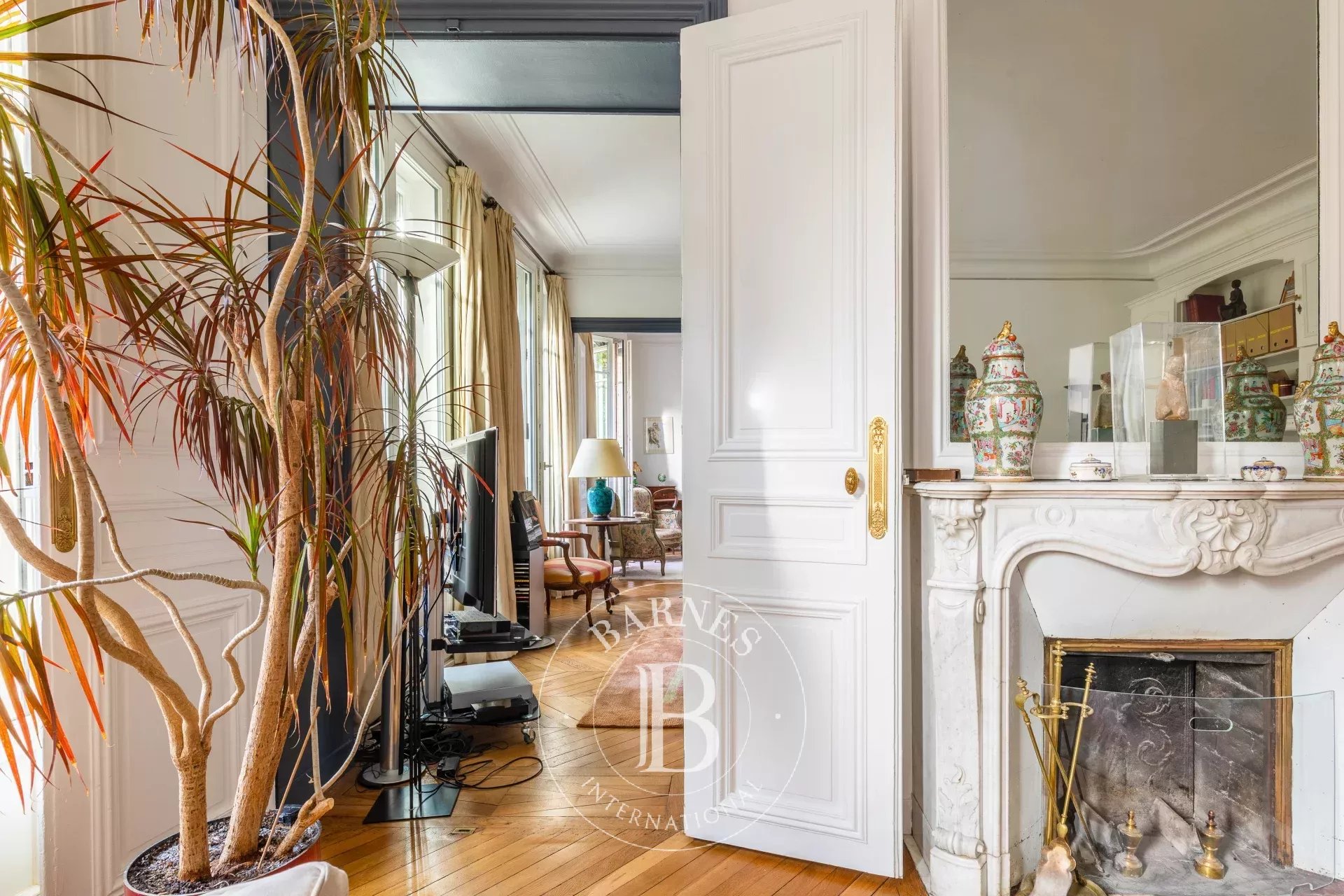 Daire Paris 4ème - picture 10