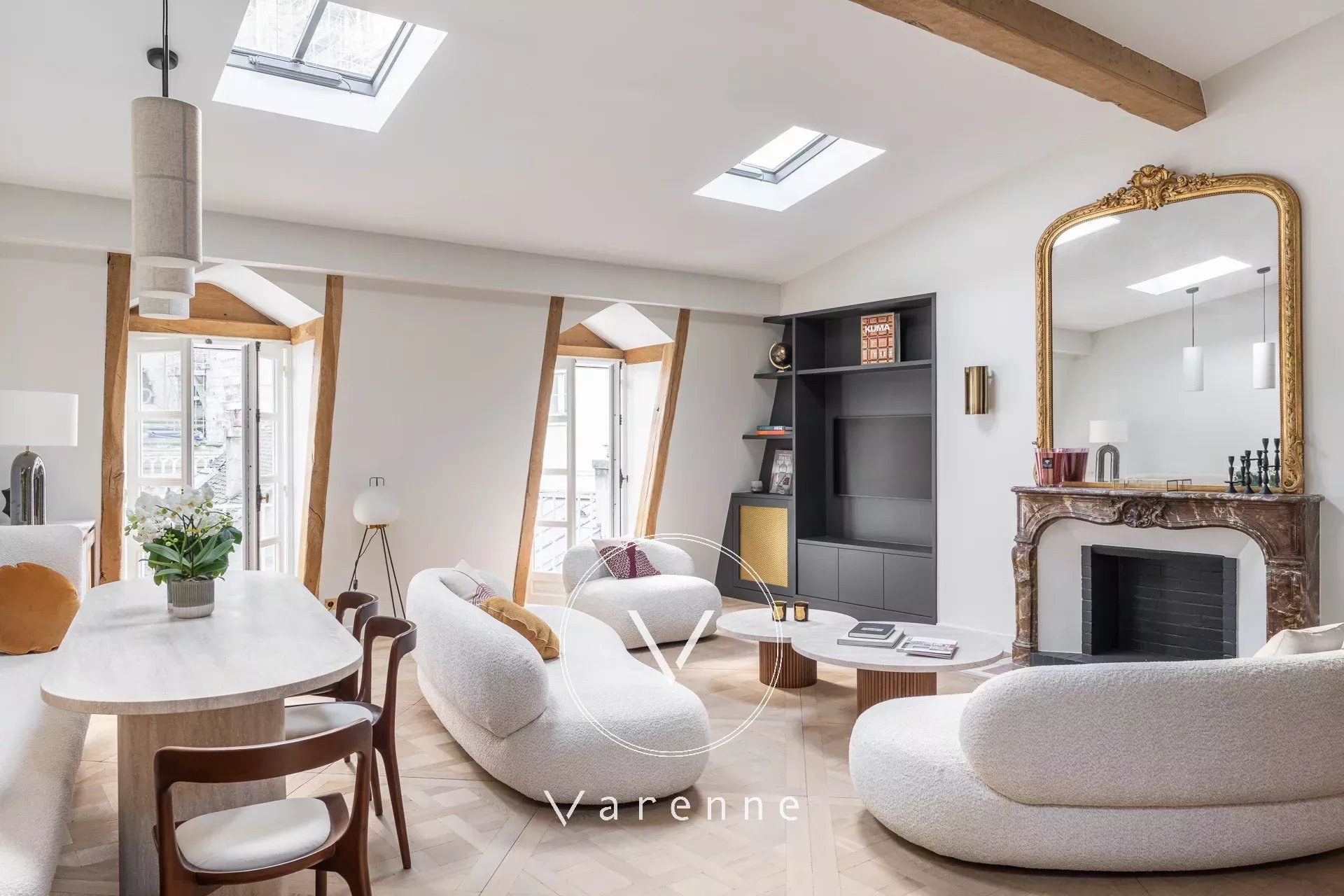 Paris 4e - NOTRE-DAME - 122.38 m² au sol - 118.09 m² Carrez - 2 chambres - Raffinement - Rare