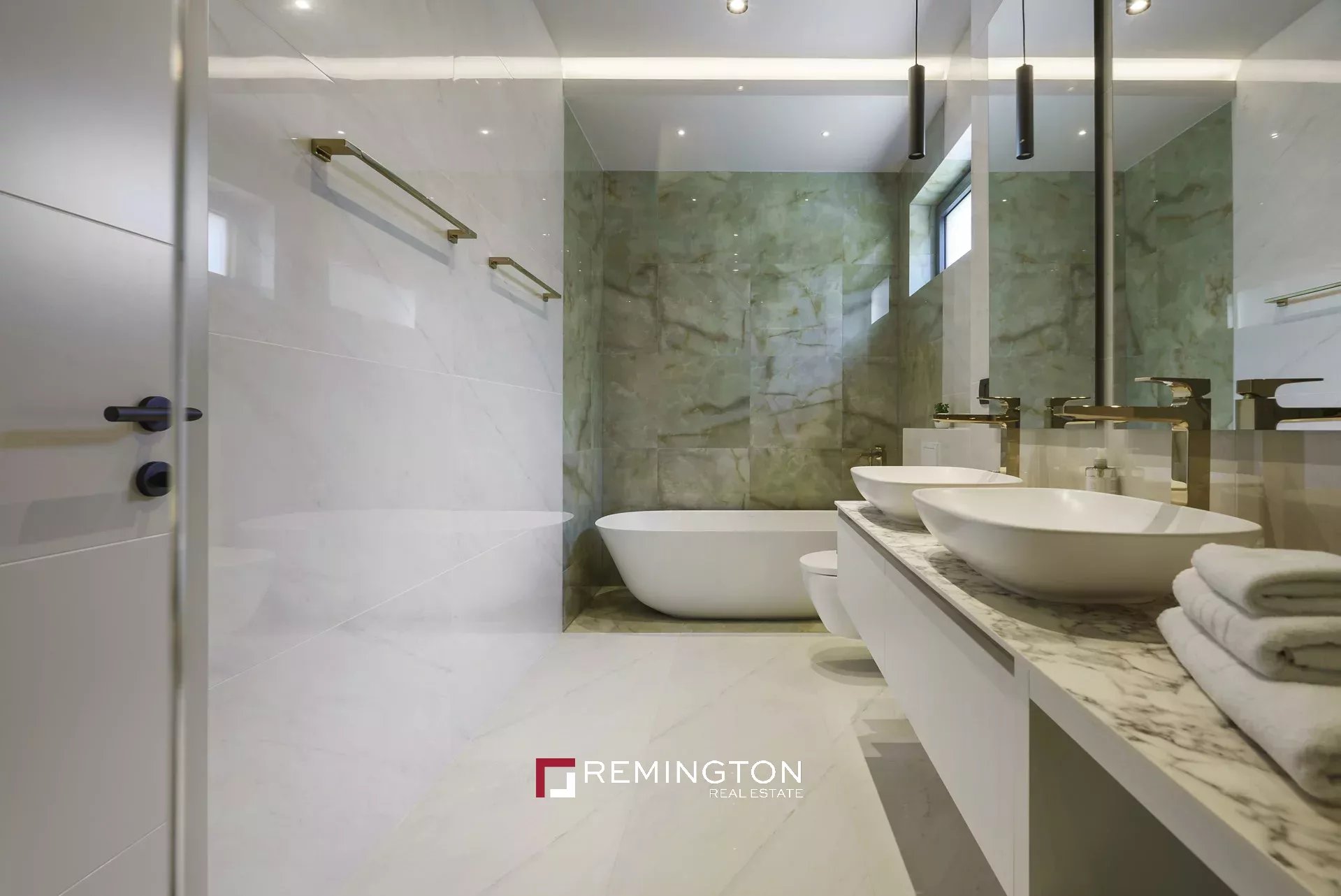 4 Bedroom Villa/Townhouse's Image 8