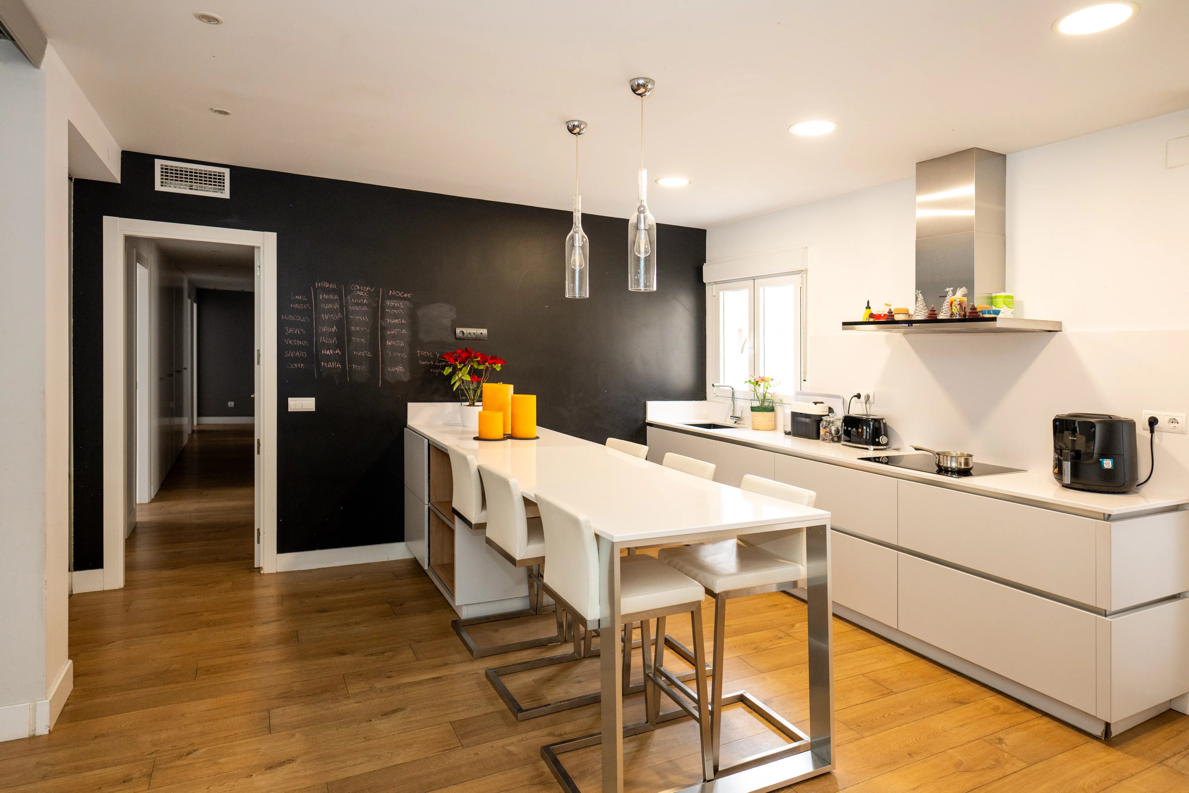 Luxurious 4-Bed Apartment with Pool in Moncloa-Aravaca