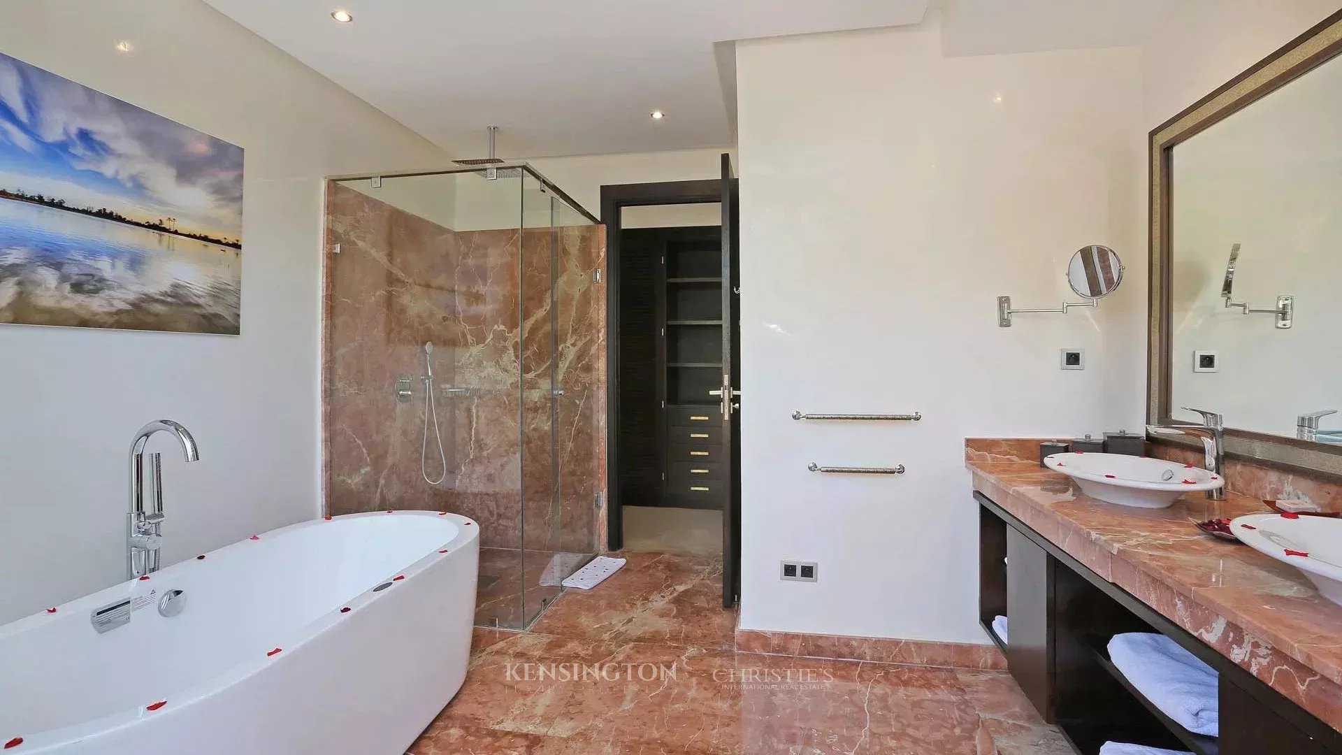 6 Bedroom Villa/Townhouse's Image 28
