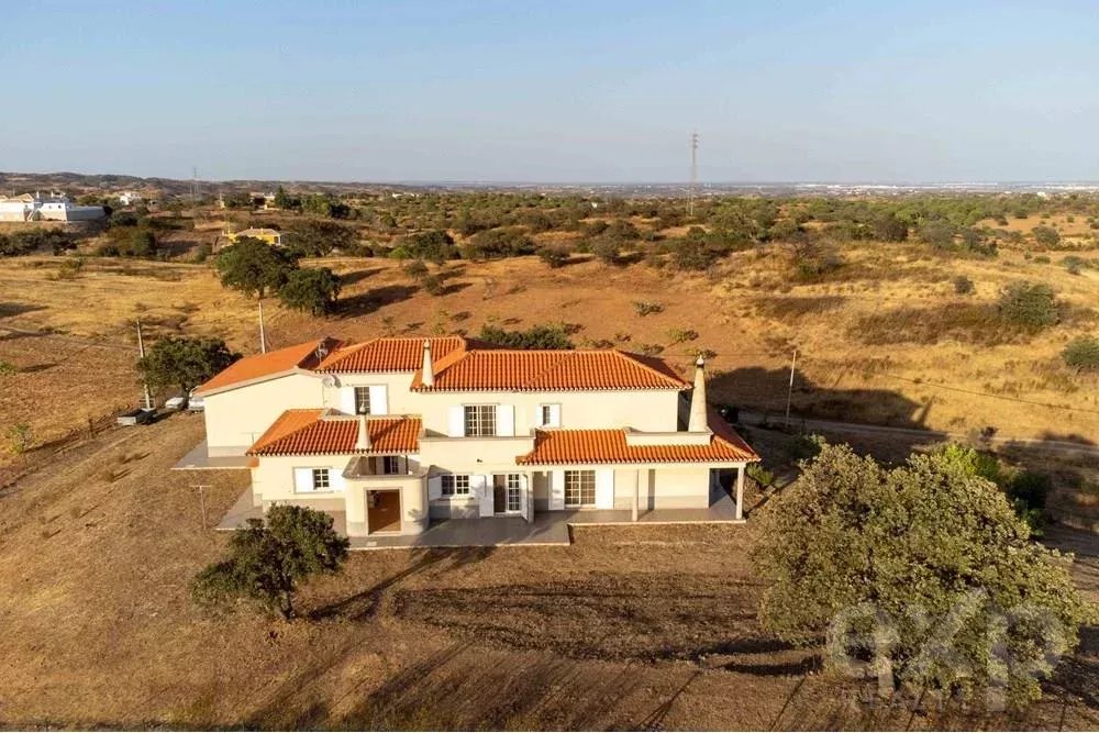 Moradia T4 com vistas deslumbrantes a 3 minutos do Monte Rei Golf