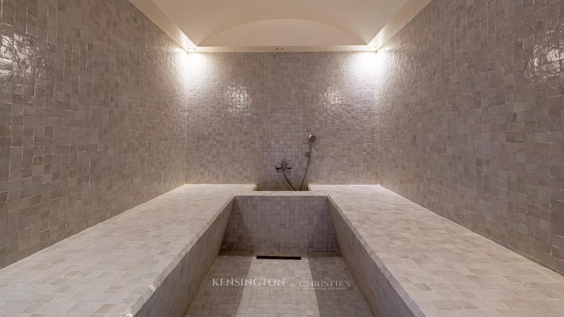 6 Bedroom Villa/Townhouse's Image 33