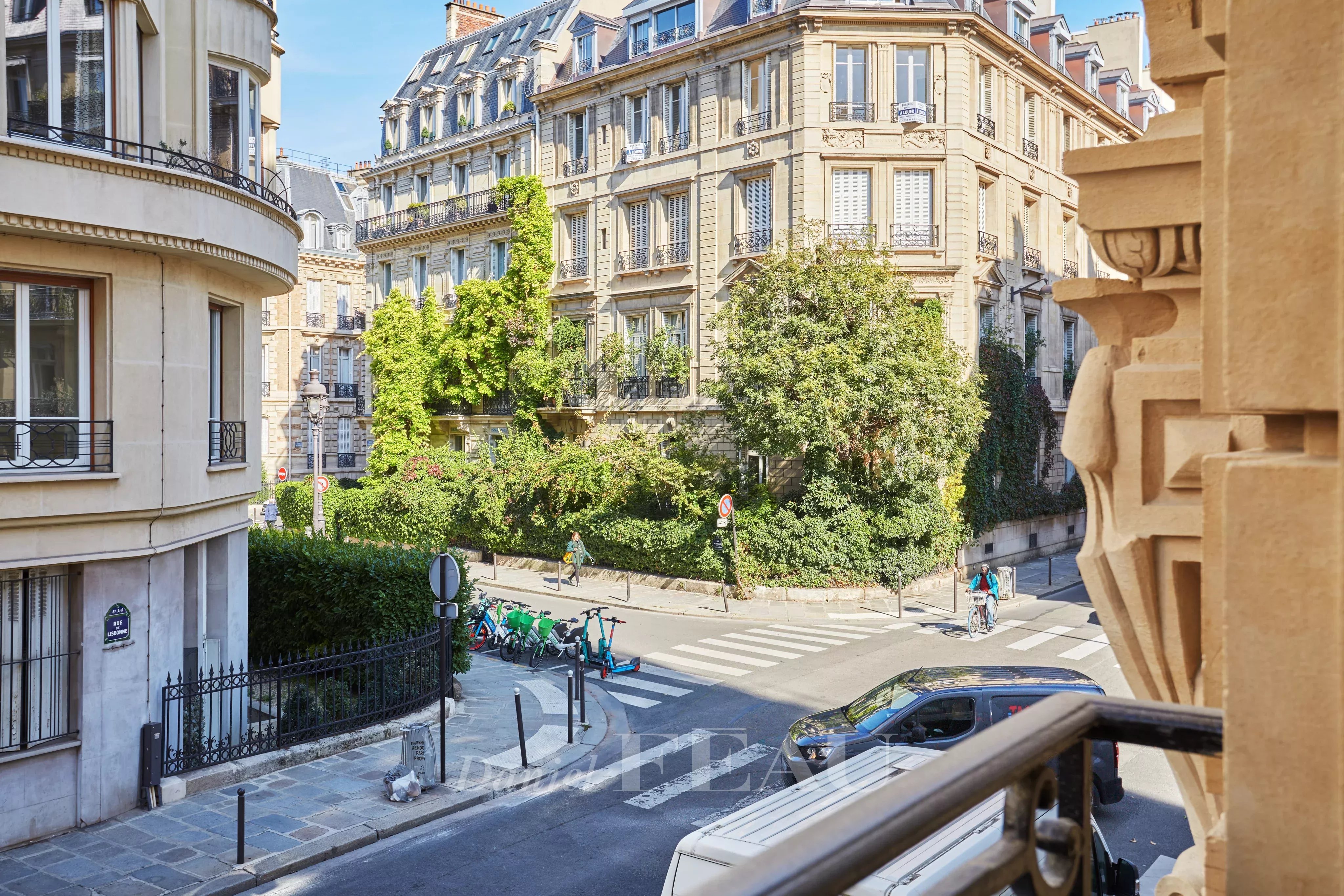 Sale Apartment Paris 8th