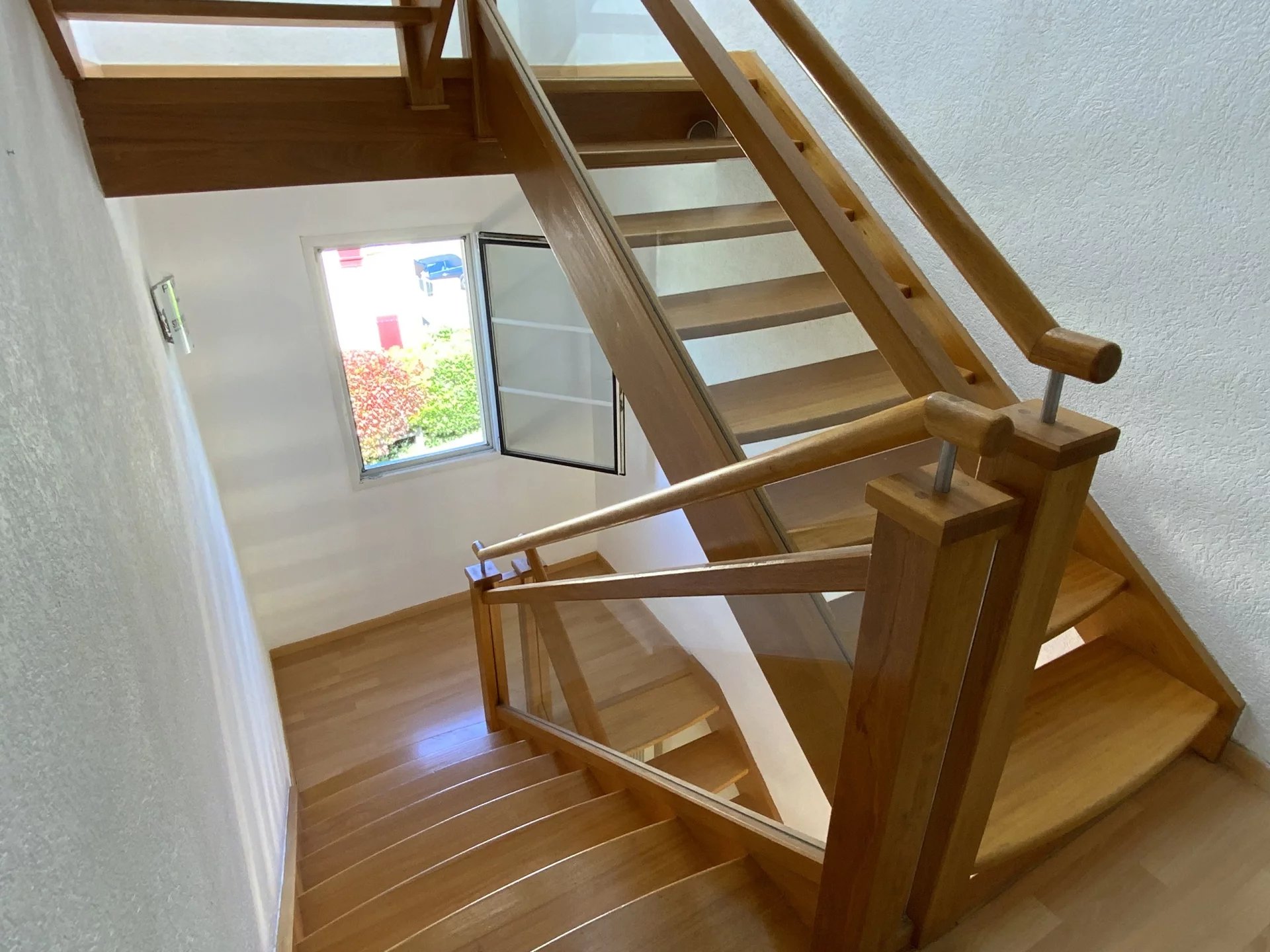 Villa 3 chambres, 3 SdB, jardin, dans résidence piscine - prox. Genève