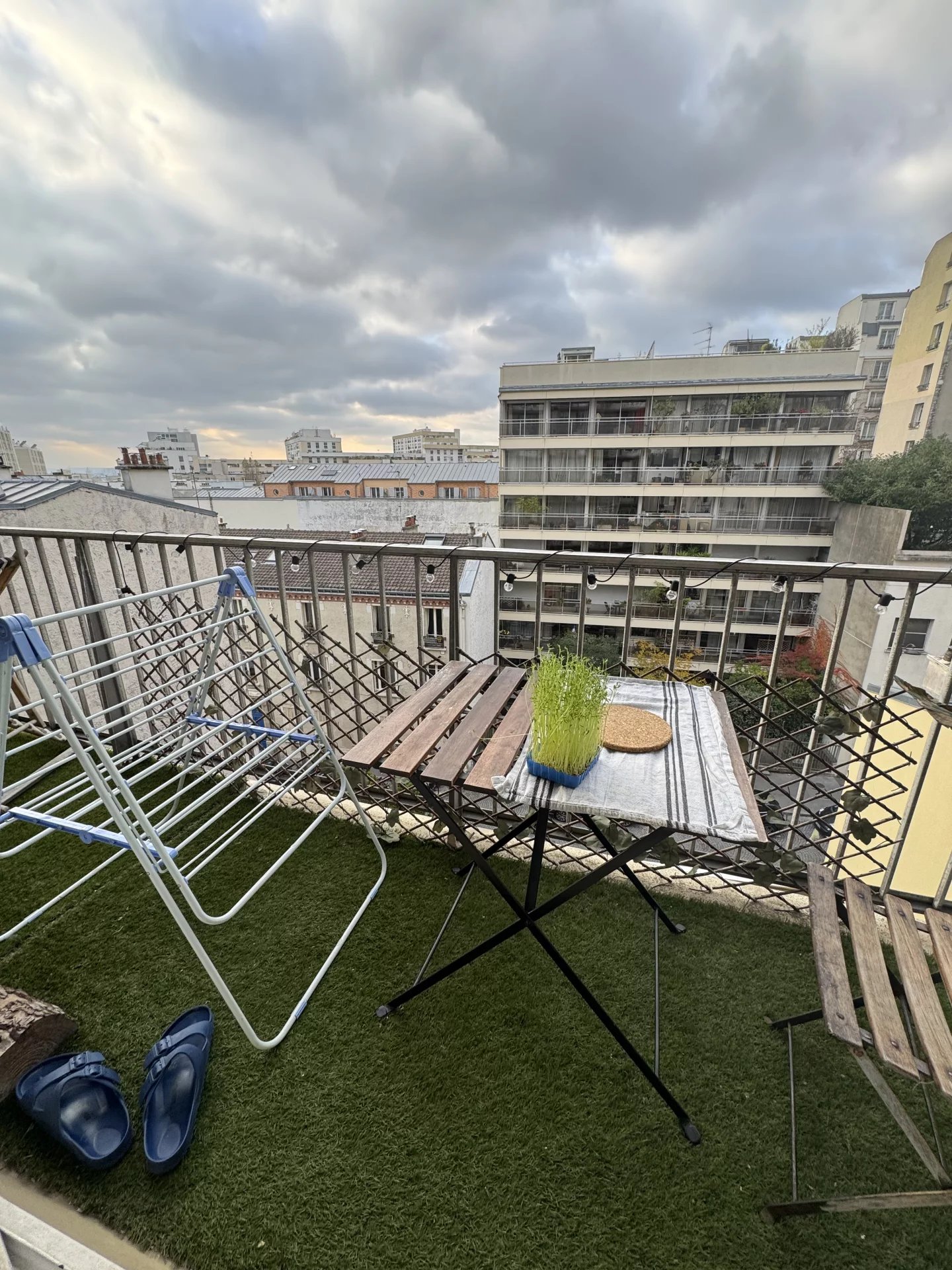 STUDIO avec balcon et cave, calme et lumineux