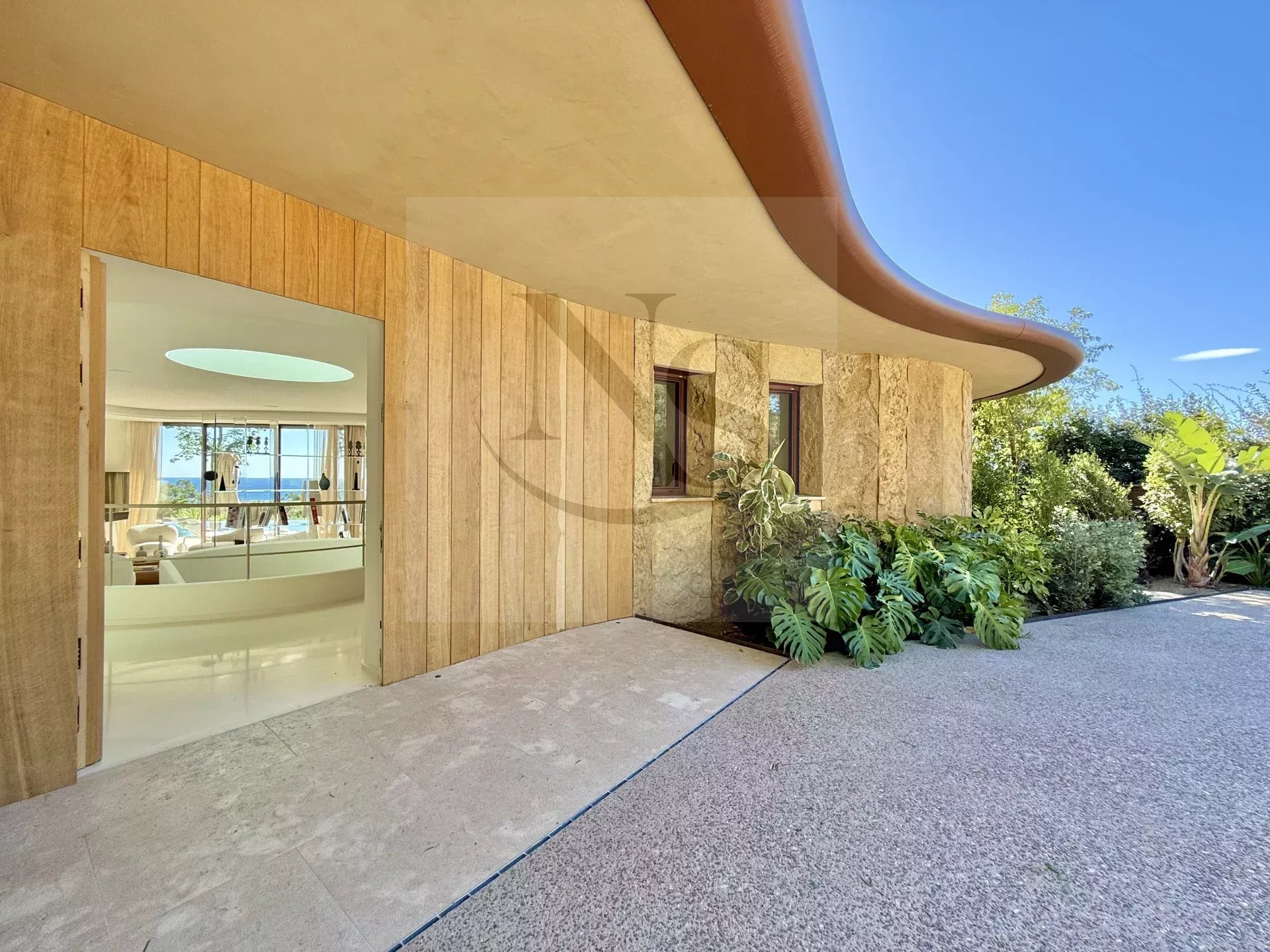 RAMATUELLE / VILLA D’ARCHITECTE - BAIE DE PAMPELONNE - DOMAINE PRIVÉ - Photo 3