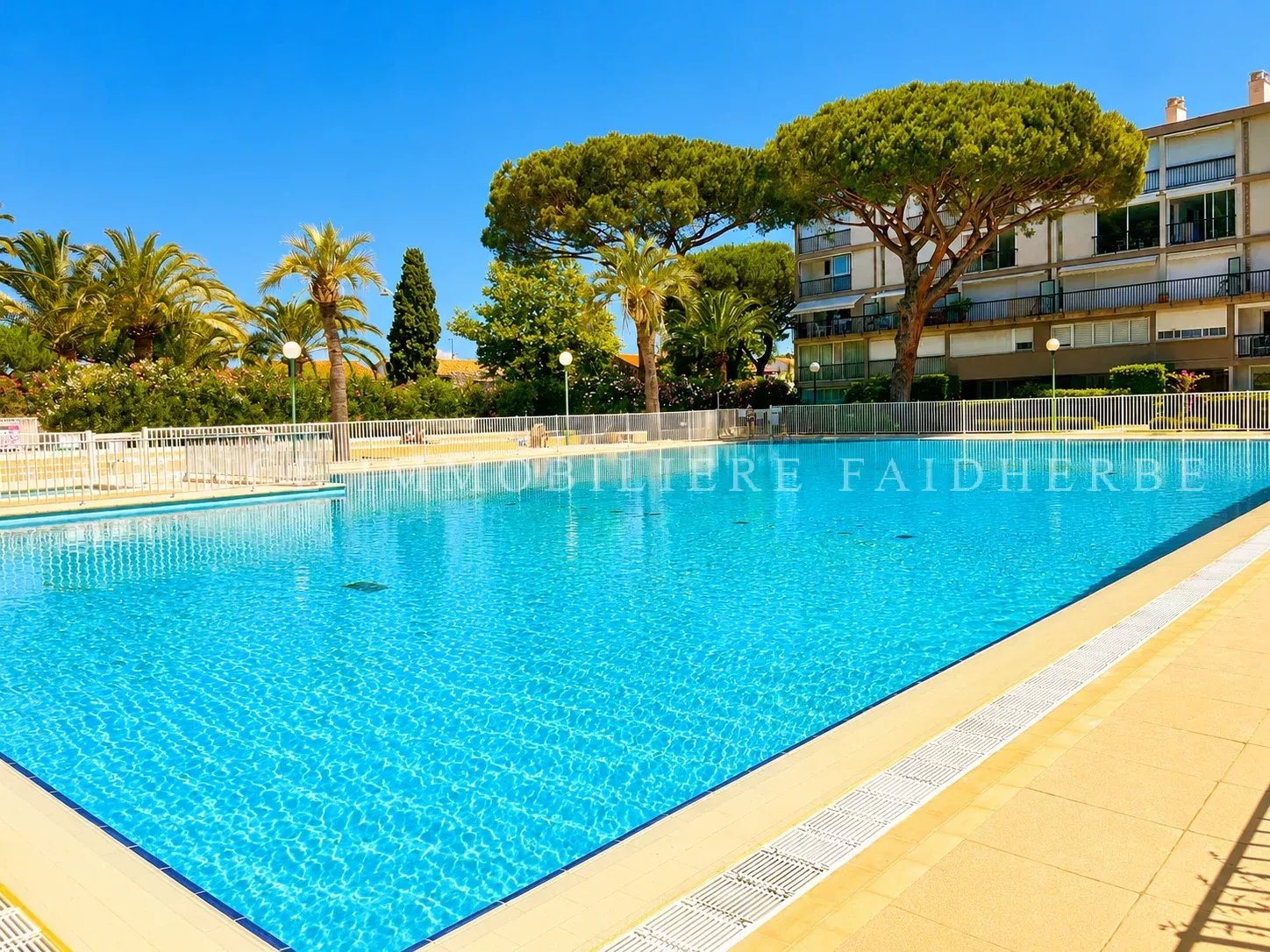 Saint-Tropez appartement dans résidence avec piscine REF 18