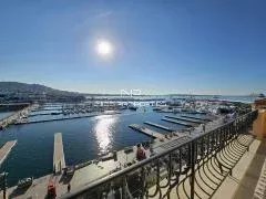 Cannes, face au Vieux Port,  4 pièces avec grande terrasse et parking.