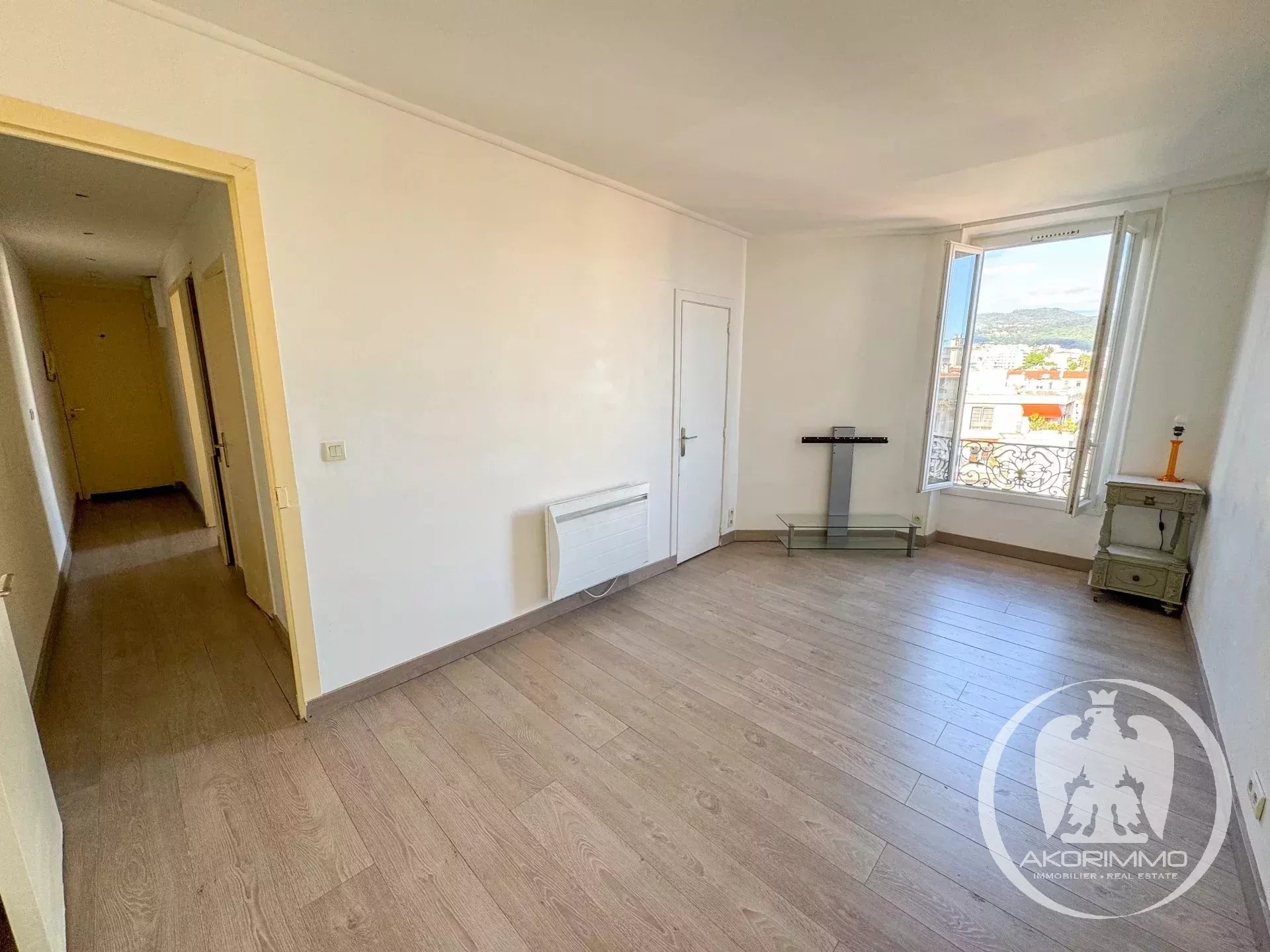 NICE LIBERATION - 2P DERNIER ETAGE