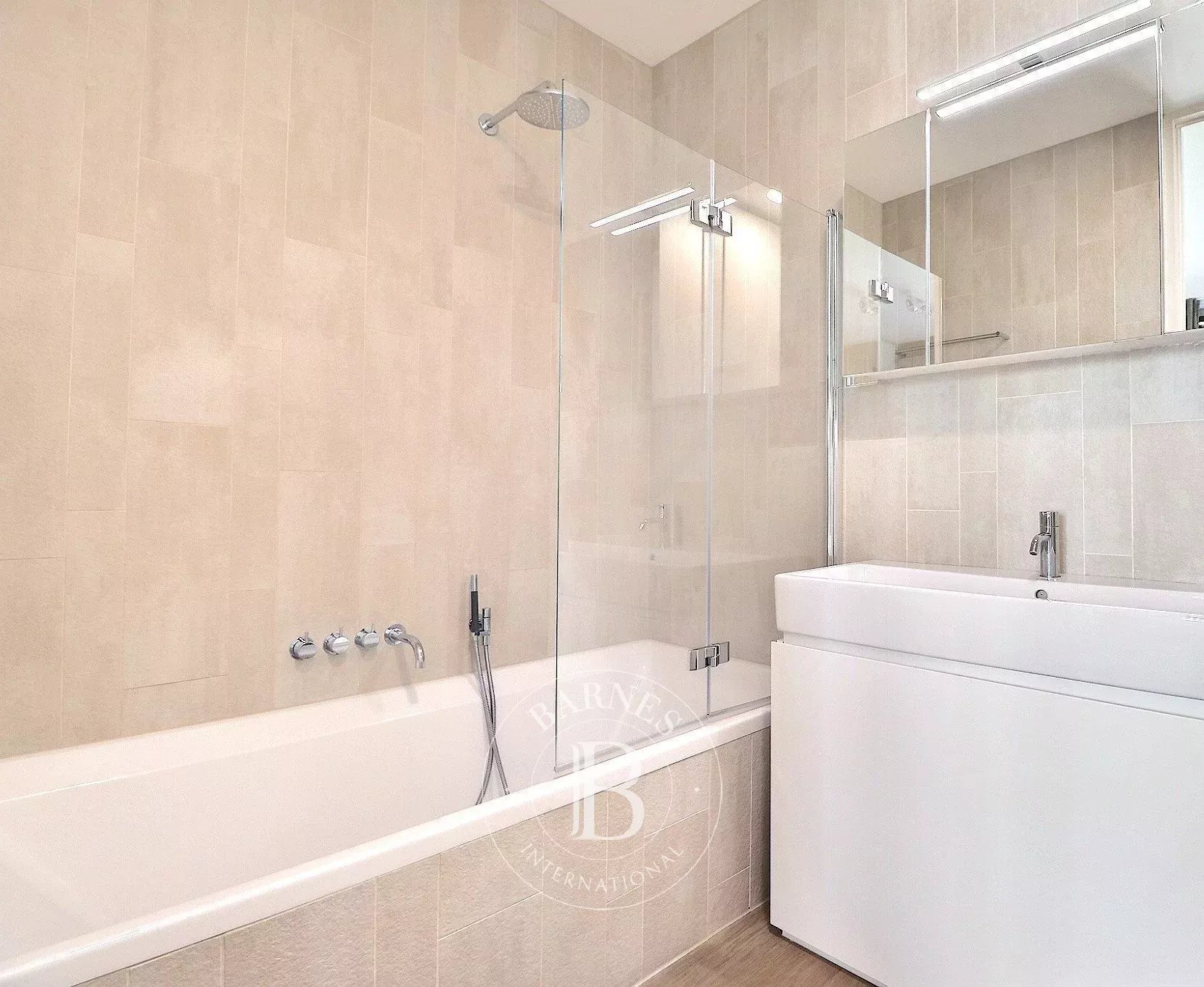 Toison dOr - Penthouse 2ch meublé + terrasse + parking