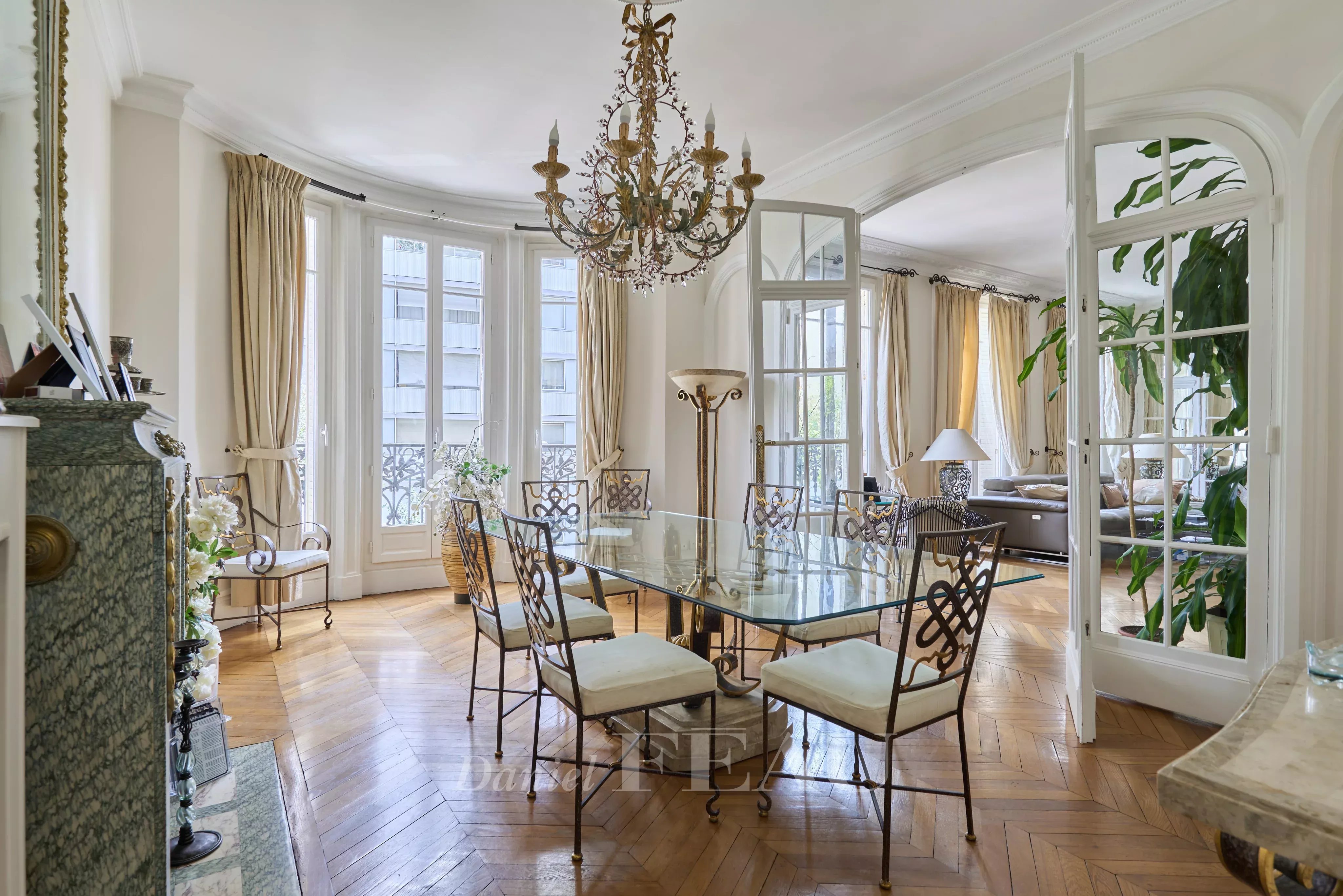 Paris XVIème - Passy, bel ancien, balcon, trois chambres