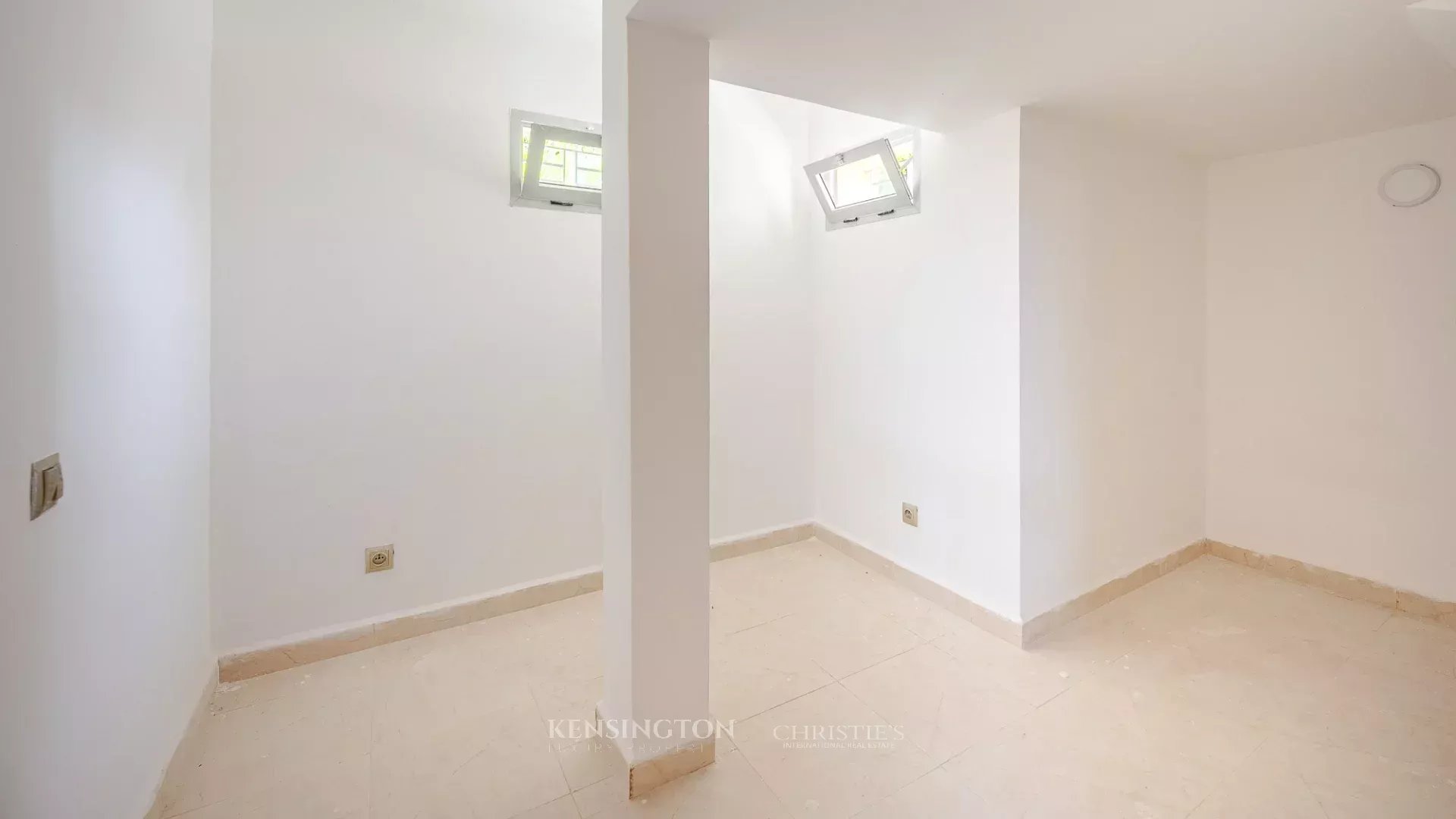 4 Bedroom Villa/Townhouse's Image 13