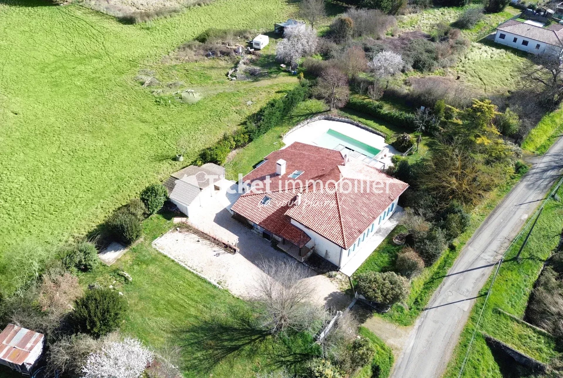VILLA 6 PIECES 288 M2 RÉNOVÉE AVEC PISCINE, JARDIN, GARAGE ET PERGOLA BIOCLIMATIQUE — photo 4