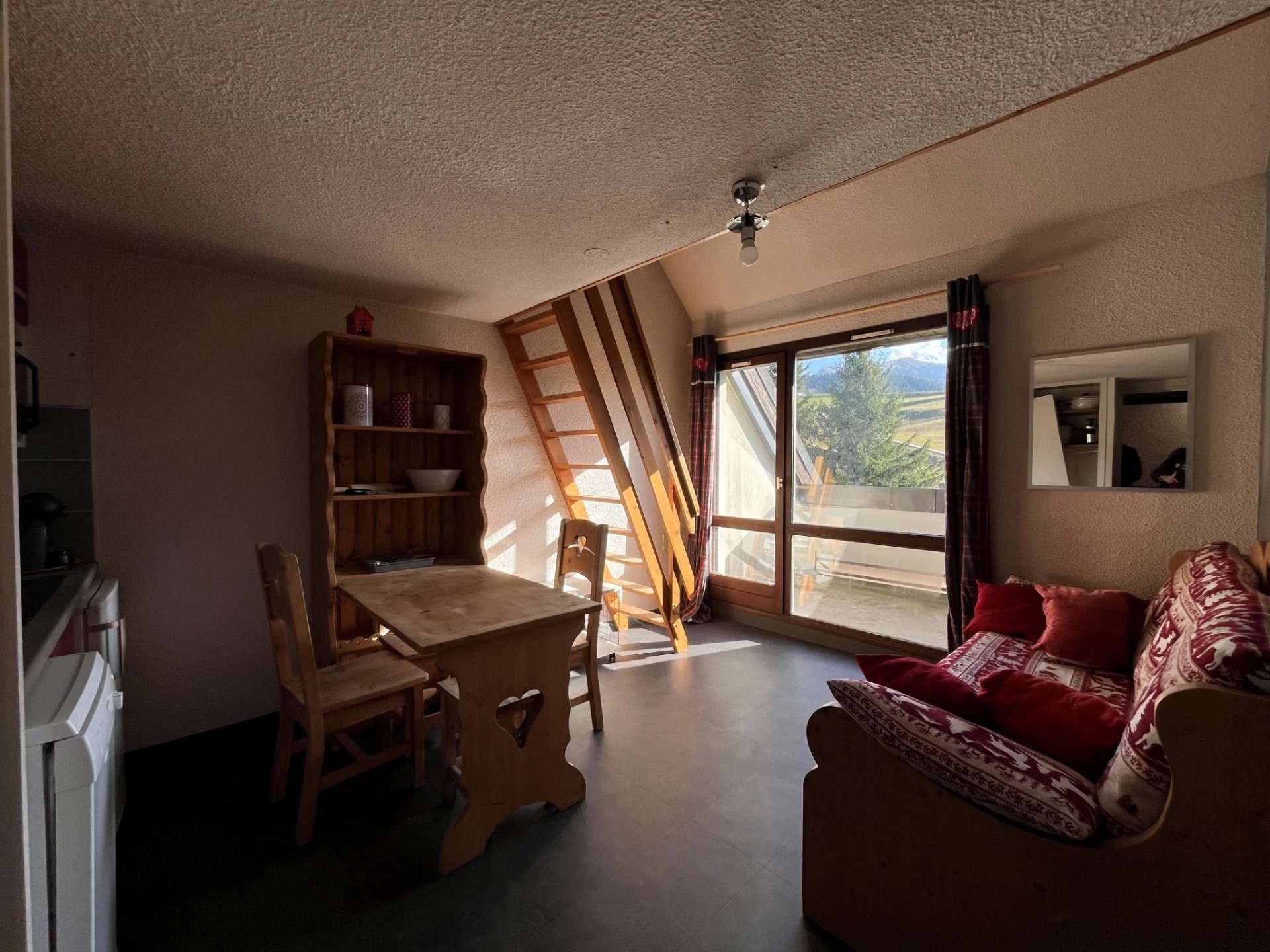 STUDIO MEZZANINE, BALCON ET VUE PLEIN SUD