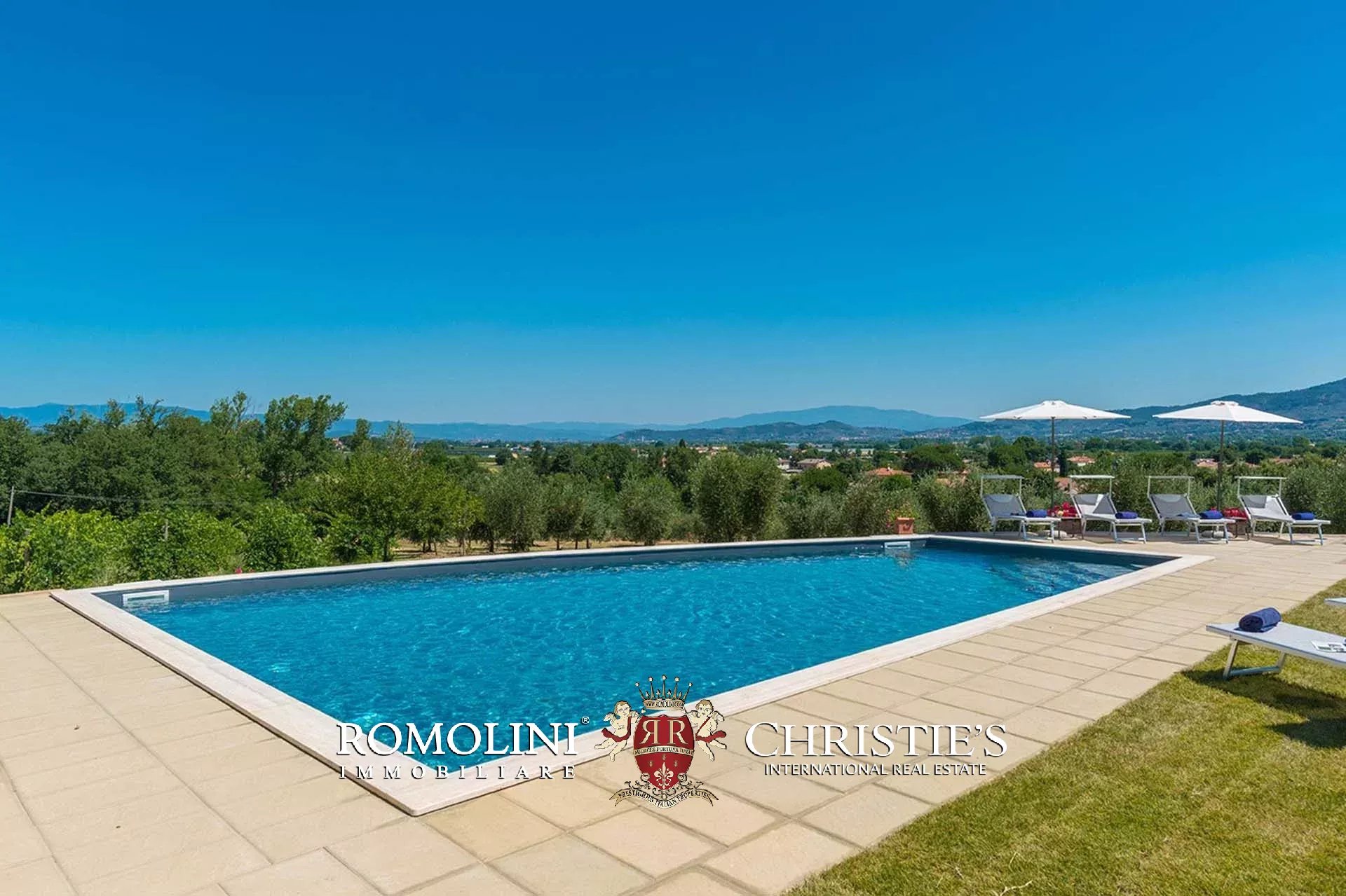 6 Bedroom Villa/Townhouse's Image 8