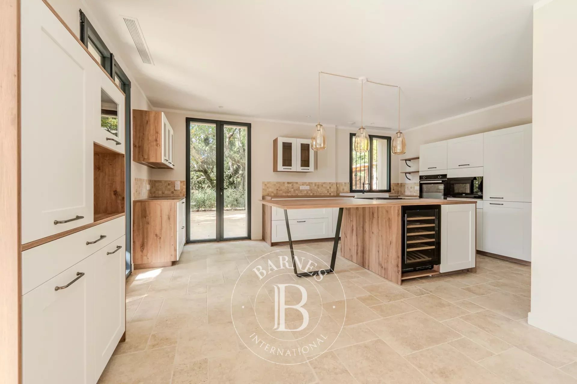 Aix-en-Provence  - Maison 7 Pi&egrave;ces 5 Chambres - picture 10