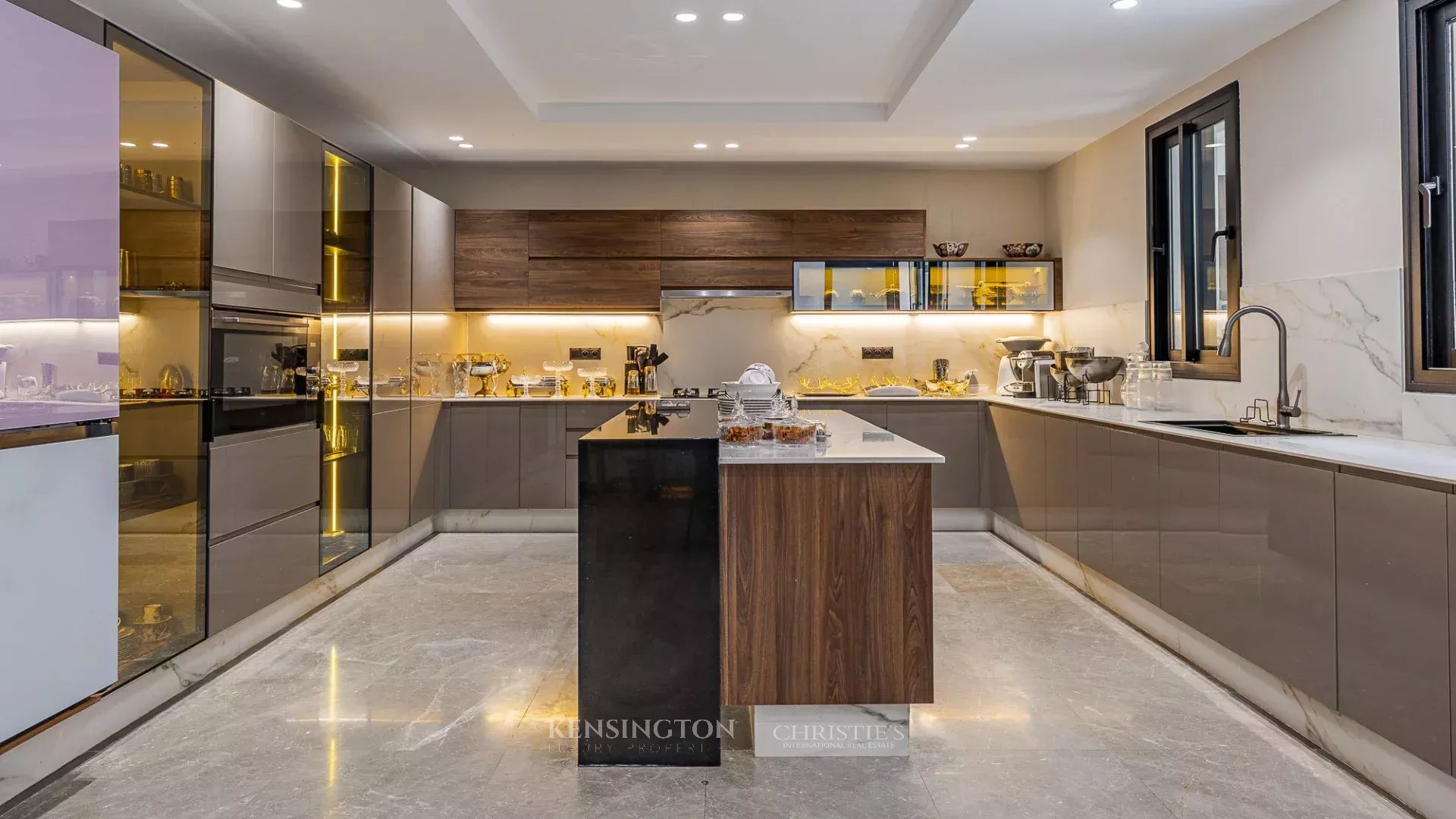 5 Bedroom Villa/Townhouse's Image 23