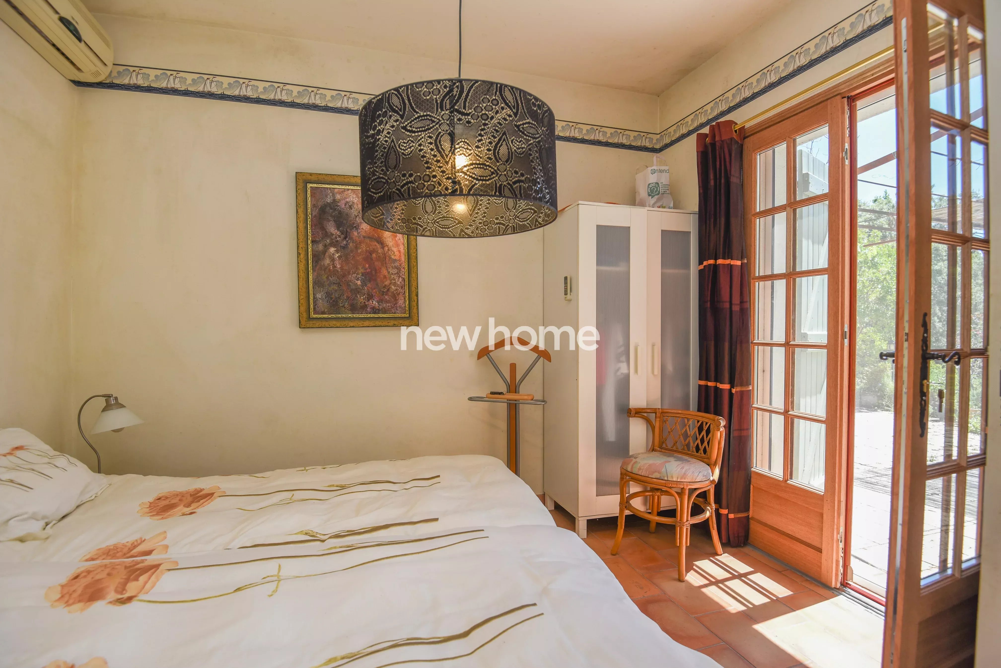 Maison spacieuse sur un terrain vaste et arboré