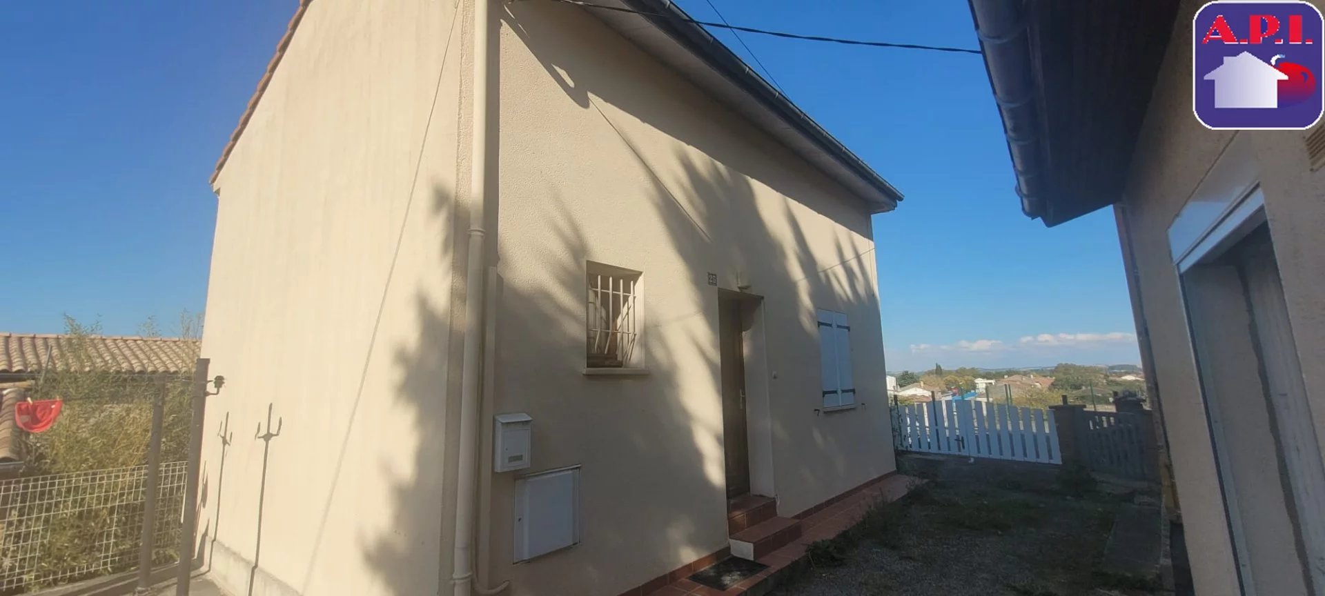 MAISON DE VILLE AVEC TERRASSE NON ATTENANTE