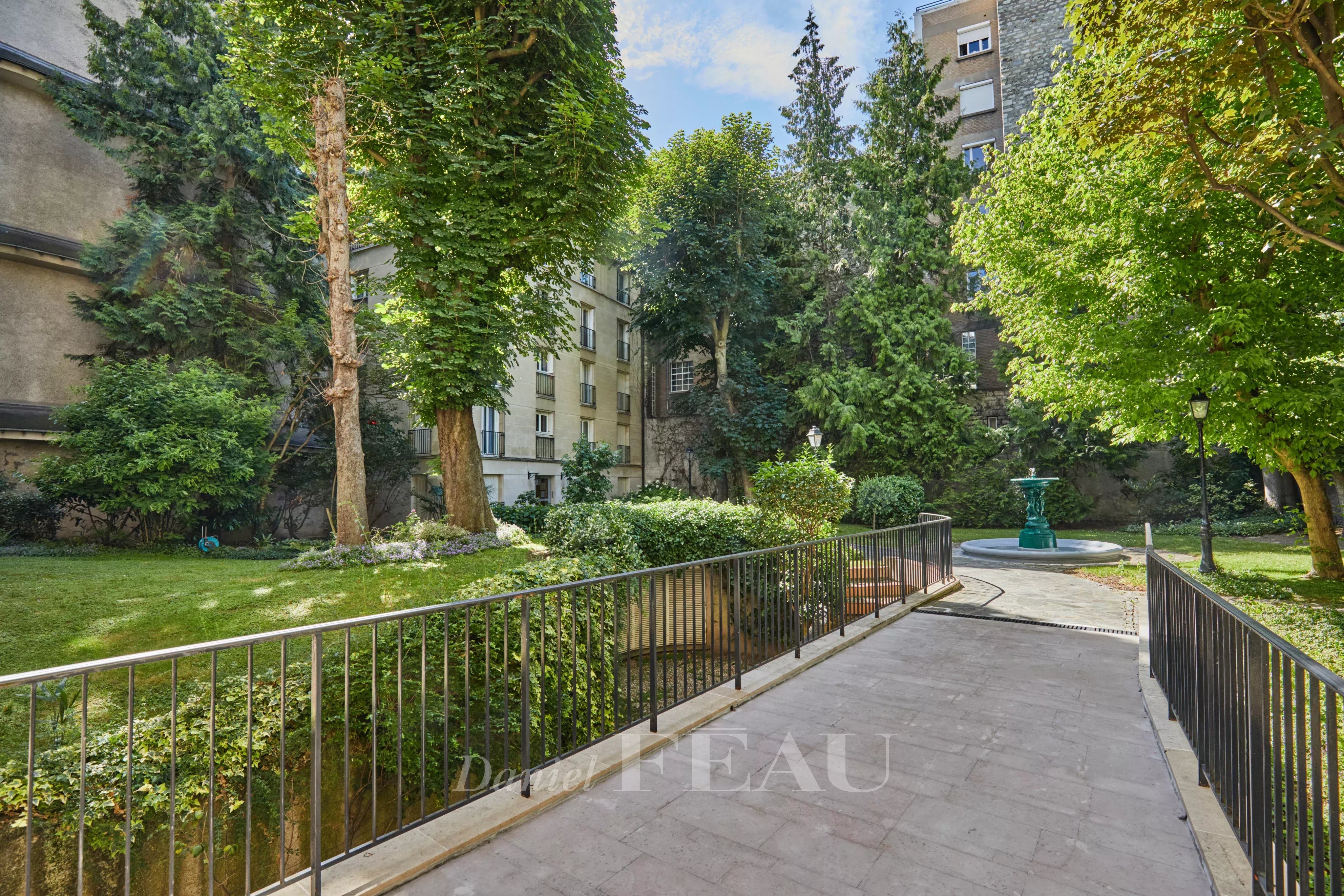 Sale Apartment Paris 7th