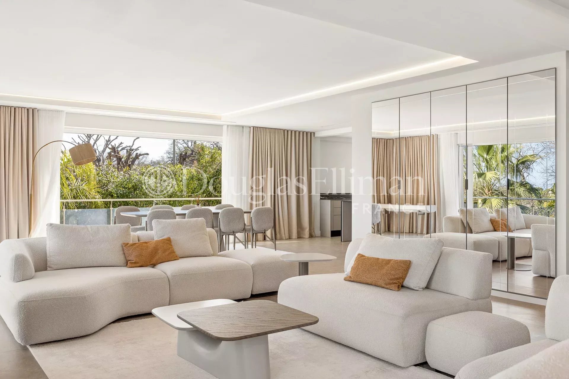 ANTIBES – Renovated villa with sea views, pool, and hot tub - Picture n°3