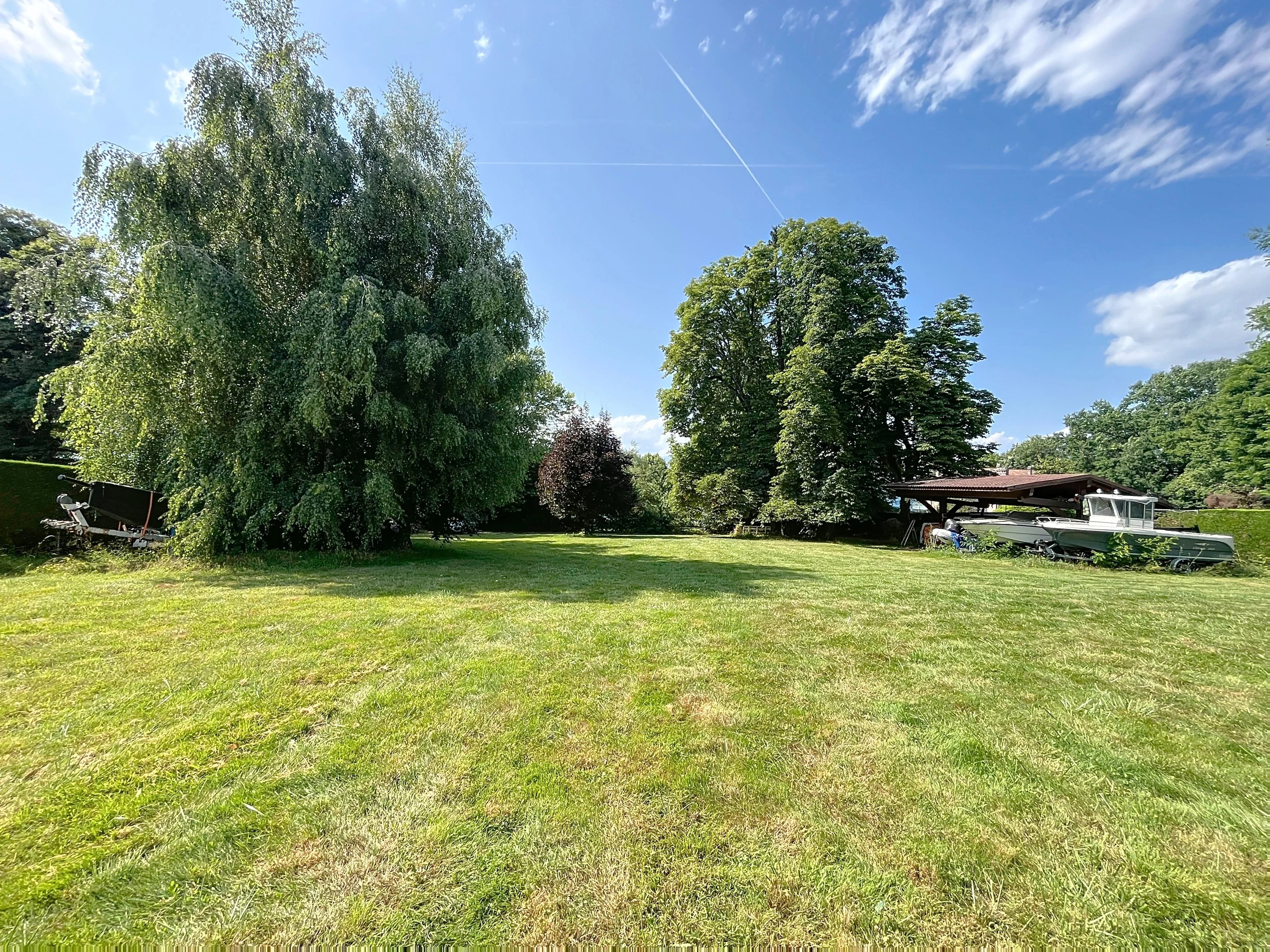 Baugrundstück in der Nähe des Sees