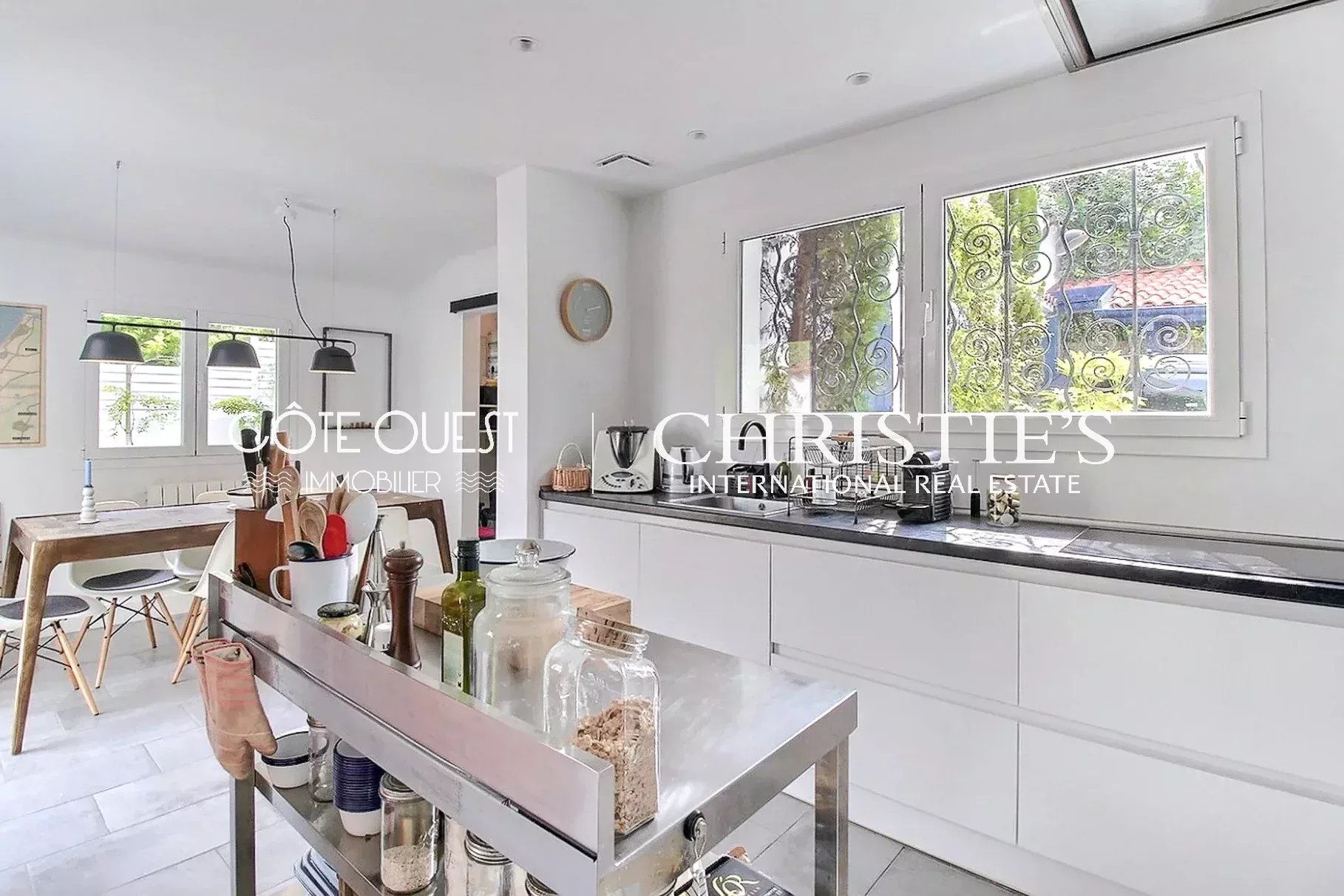 5 Bedroom Villa/Townhouse's Image 4