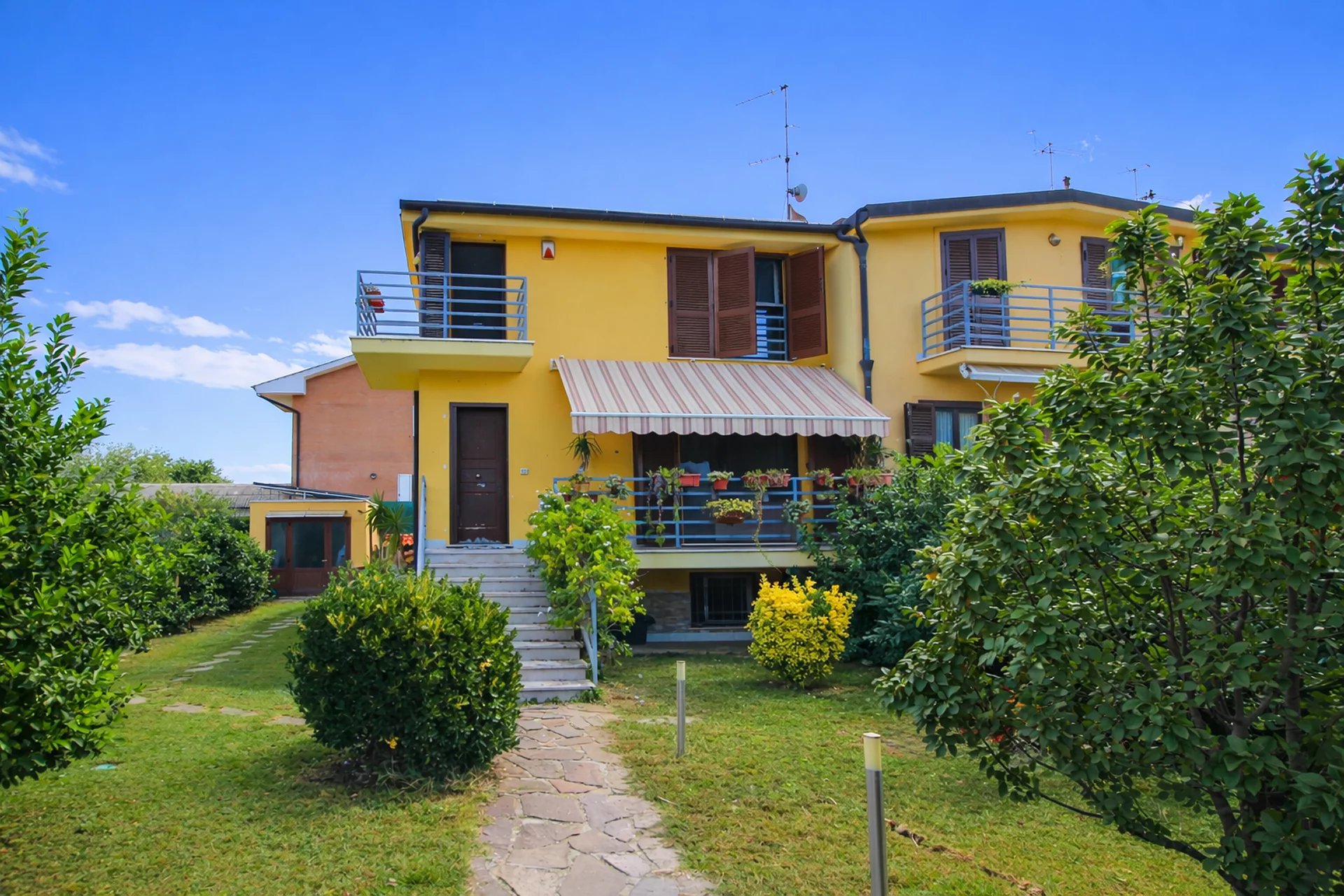 PALAZZINA COLLINAIA - NS. ESCLUSIVA