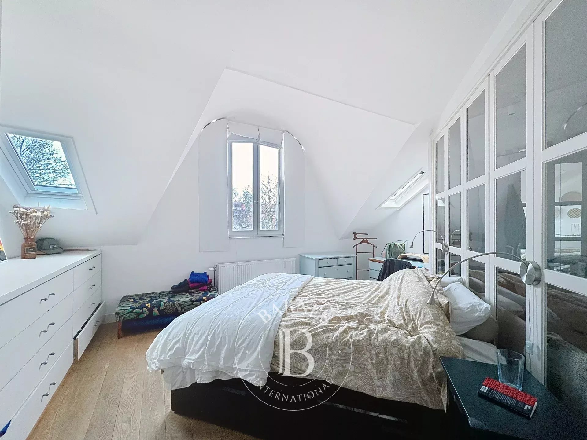 Beau Penthouse 1 chambre et 1 bureau avec grande terrasse