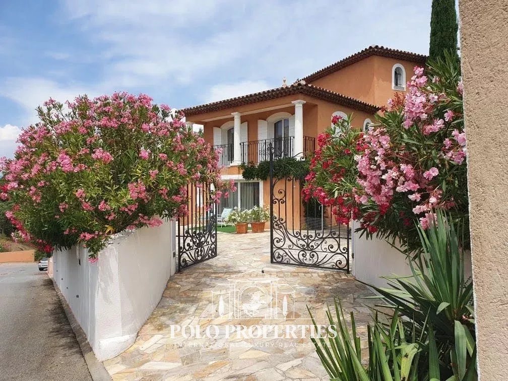 Exceptional neo-Provençal villa with pool and independent apartment in Saint-Aygulf