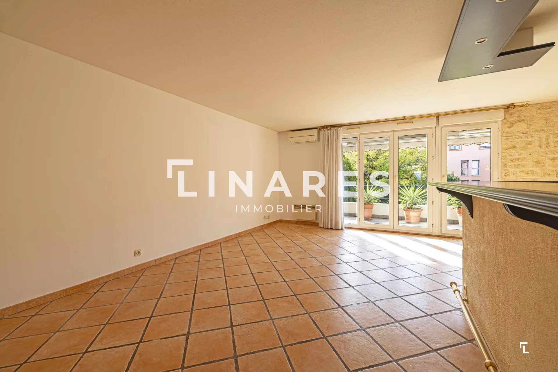 LE SOLARIA - Appartement T3 de 70m2 - Terrasse de 9 m2 -  Cave  - 13008