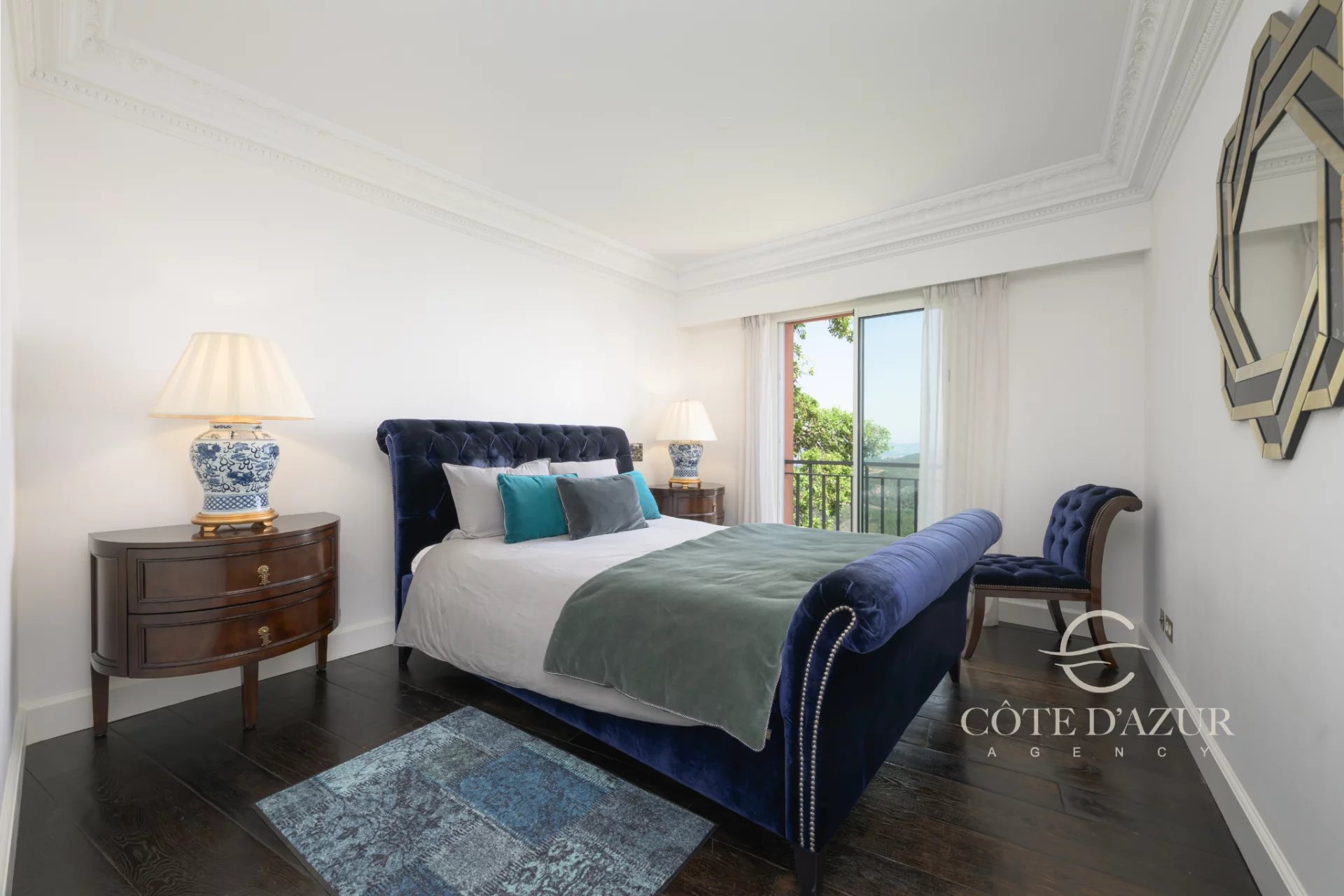 Exceptional property with panoramic sea views 28