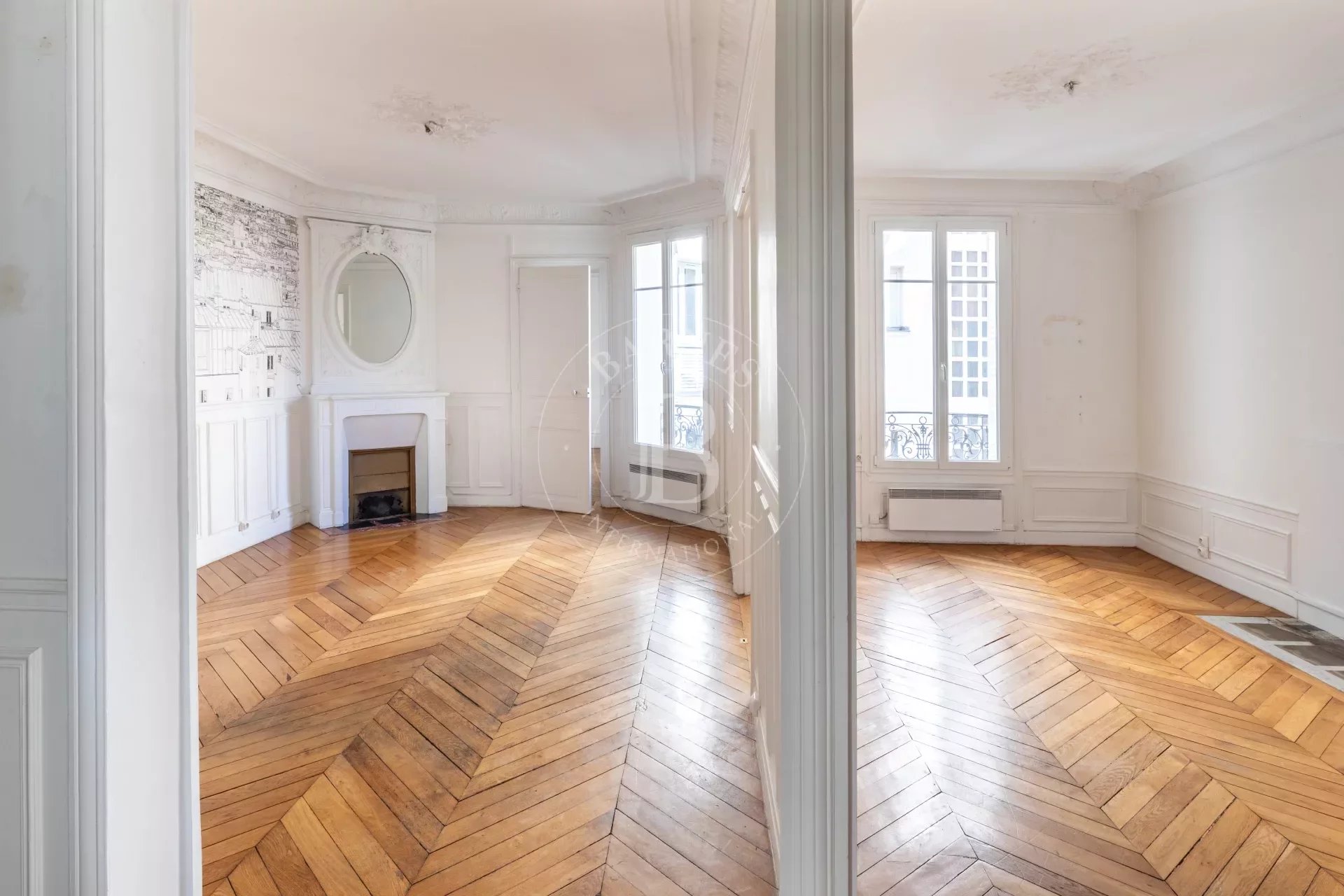 Sole agent - Paris 16 - Trocadéro / Victor Hugo - Bright - period features