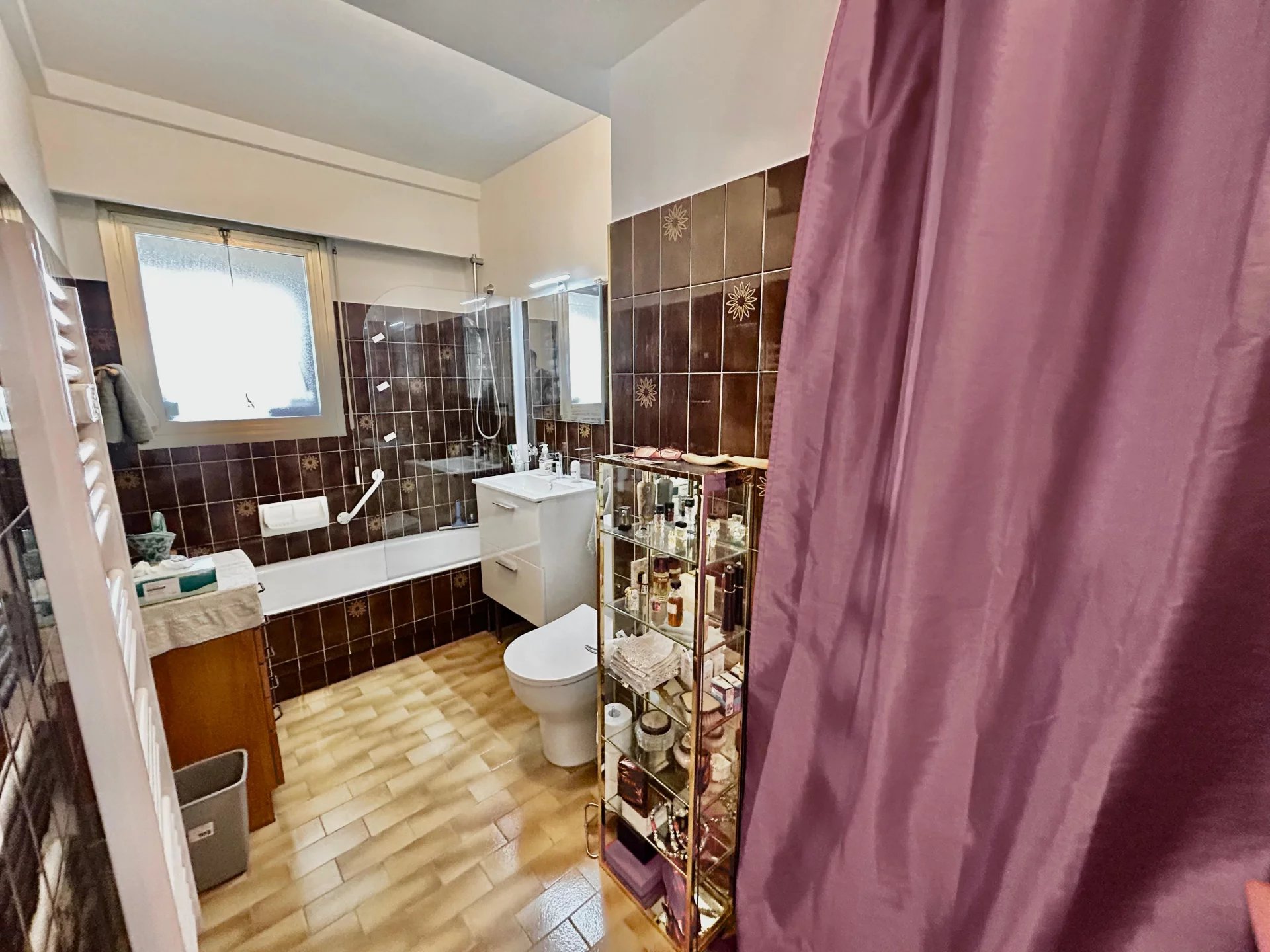 CANNES CARRÉ D'OR - LARGE ONE-BEDROOM WITH BALCONY