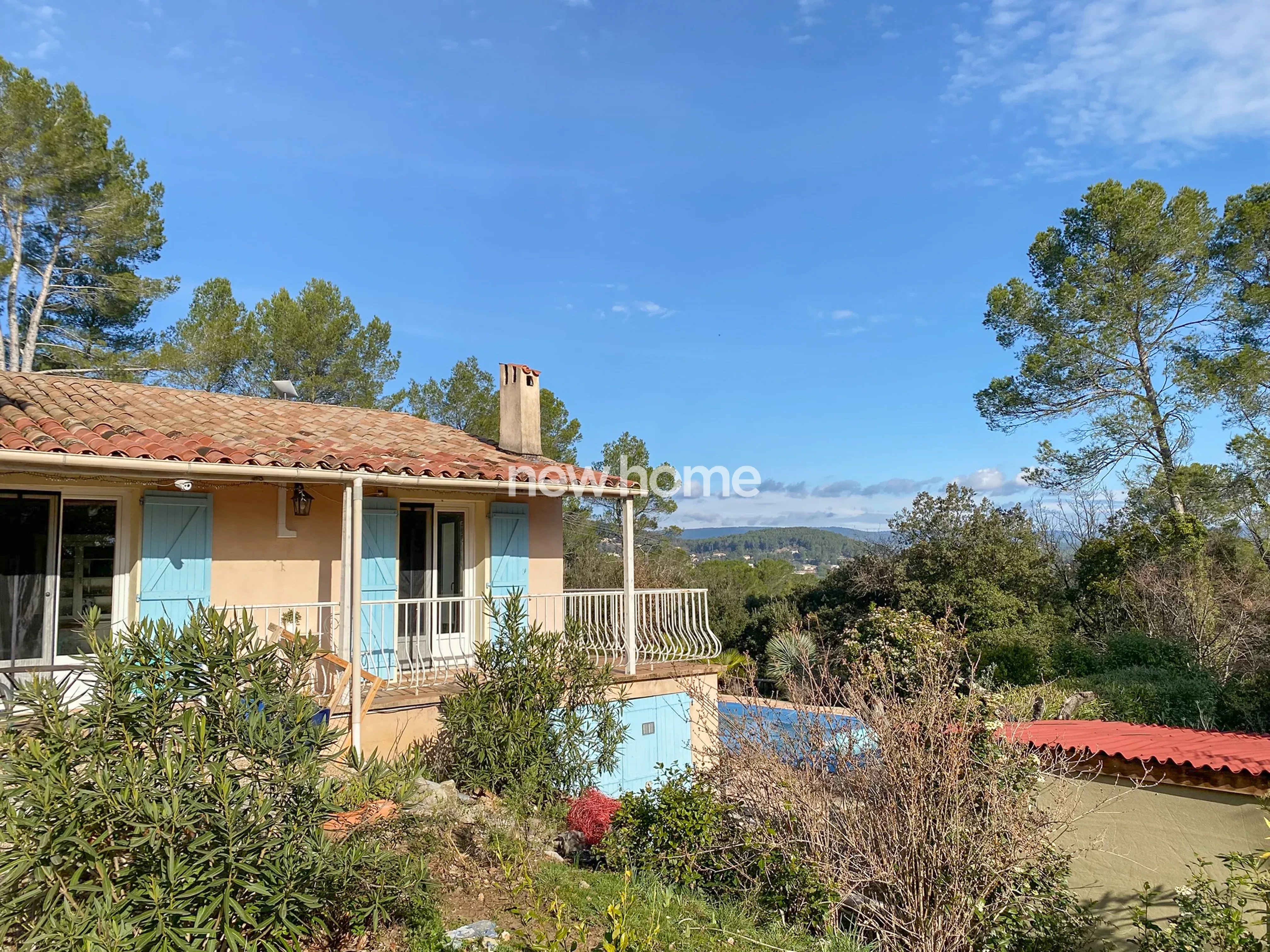 Villa avec piscine et une belle vue