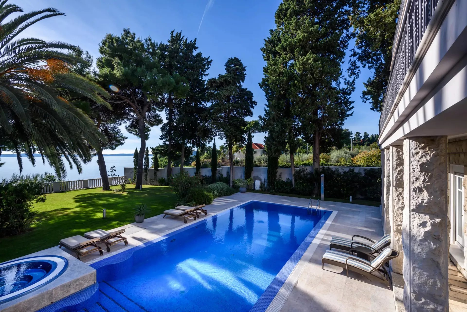 House in Split, 5 bedrooms, swimming pool, jacuzzi, beach