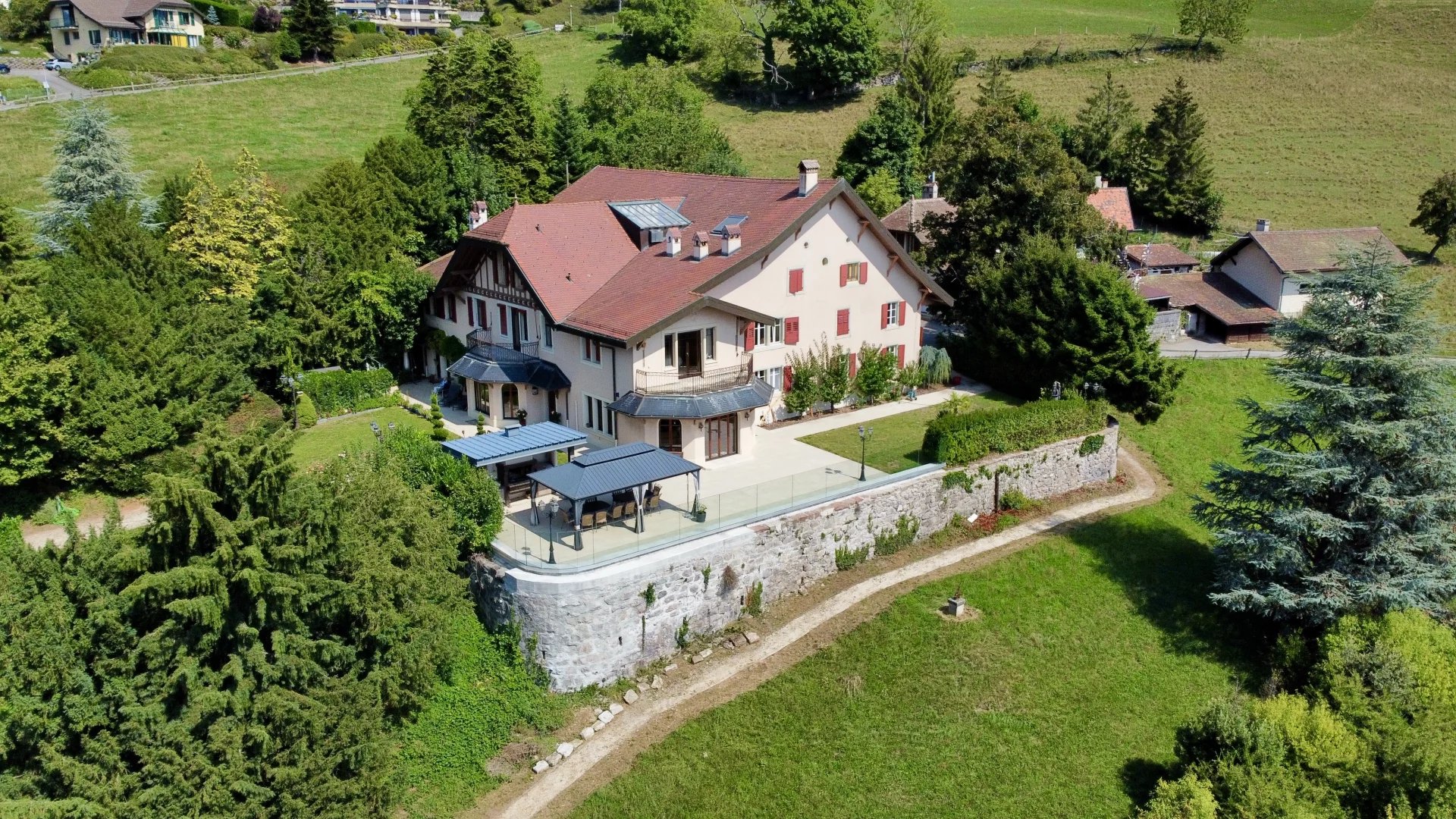 Propriété avec vue panoramique et rendement locatif